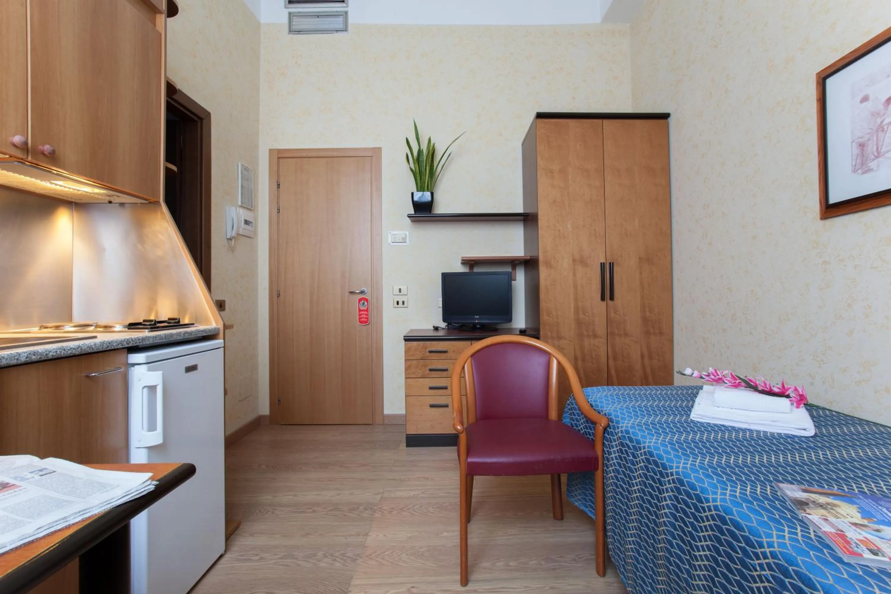 Photo of the whole room, Bed in Residence Lepontina