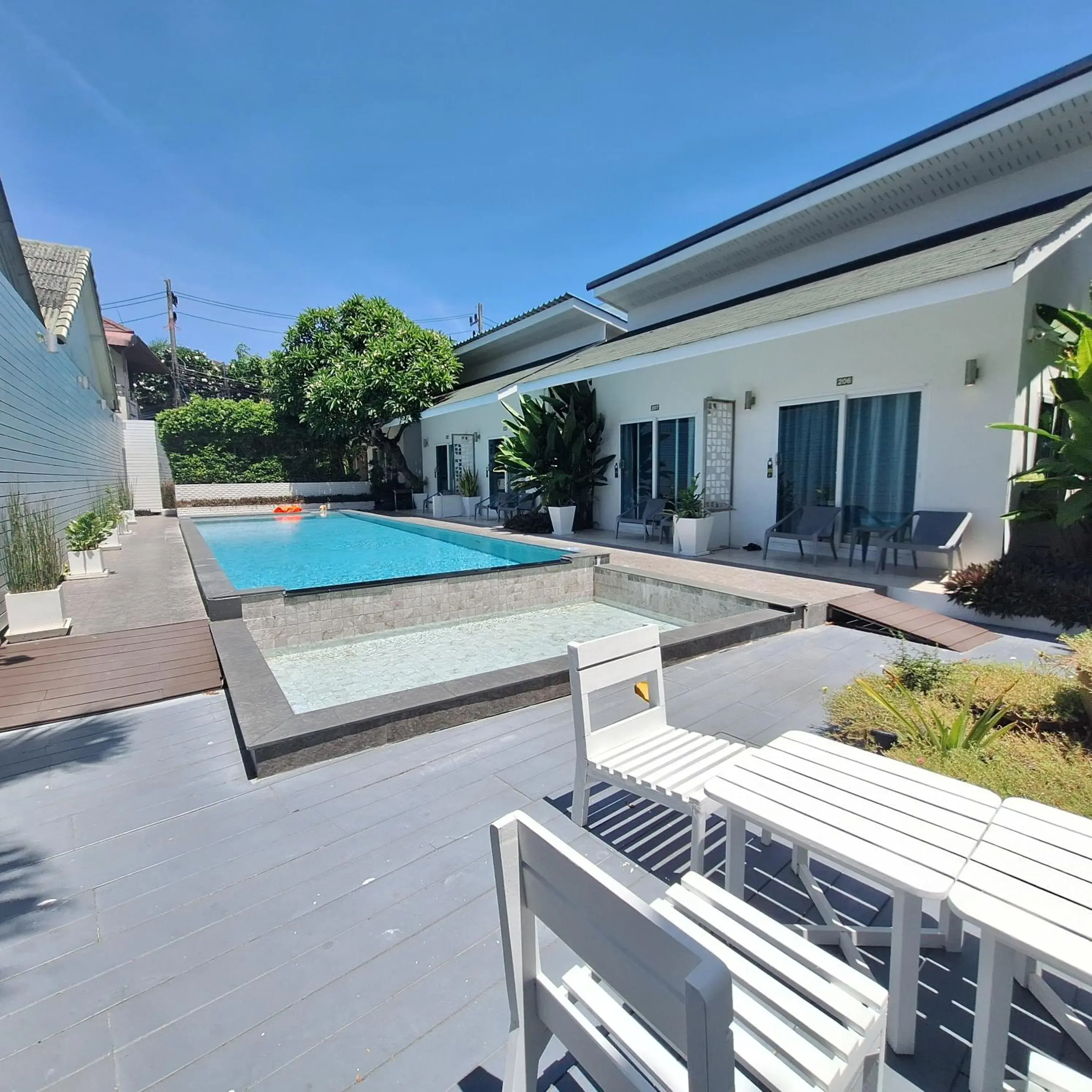 Pool view in Baanfah Resort Samui Pool view in Baanfah Resort Samui