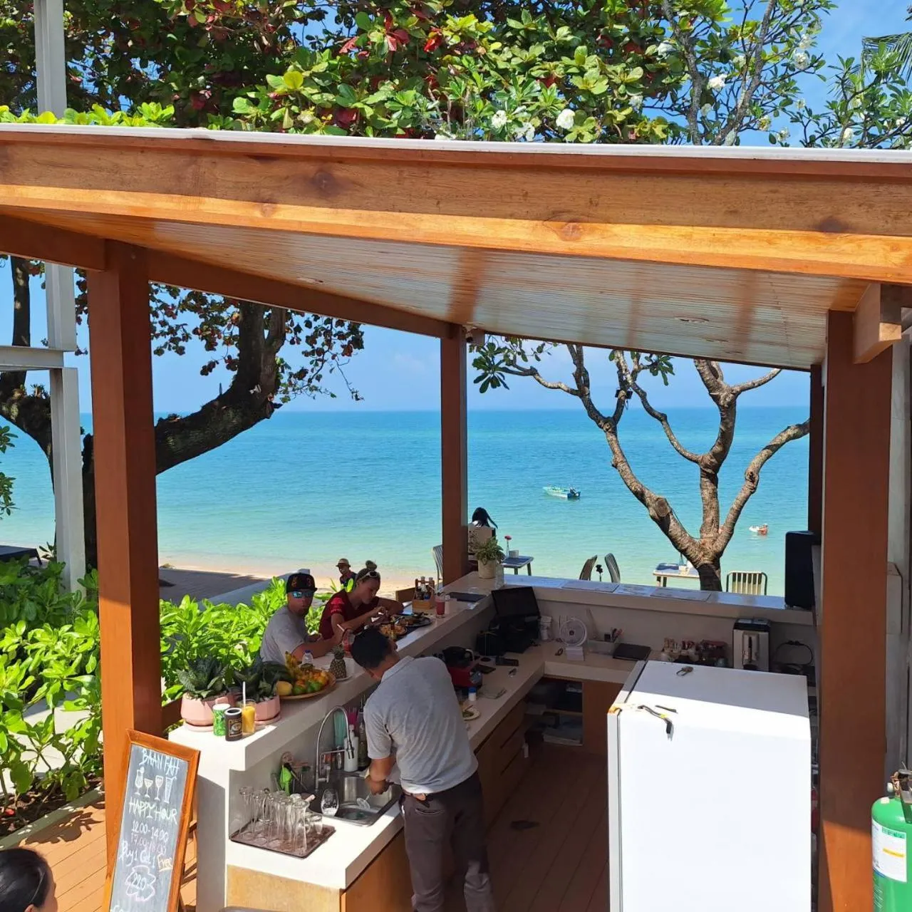 Restaurant/places to eat in Baanfah Resort Samui