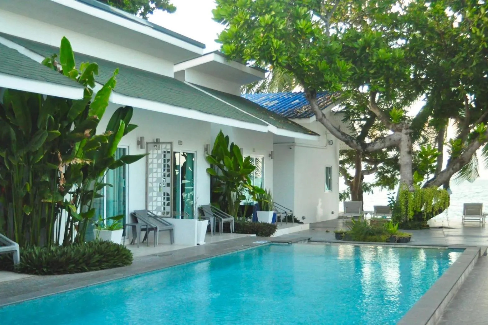 Swimming pool in Baanfah Resort Samui