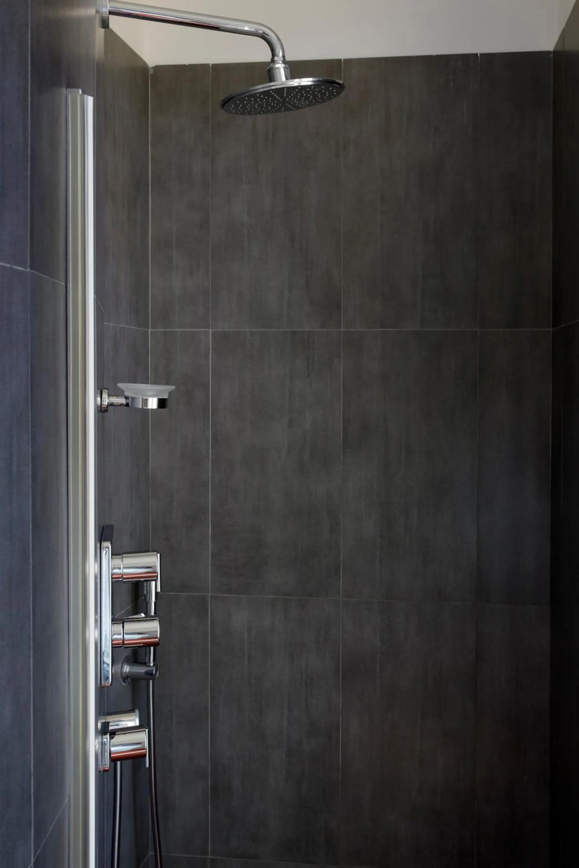 Shower in Maison Decoret - Relais & Châteaux