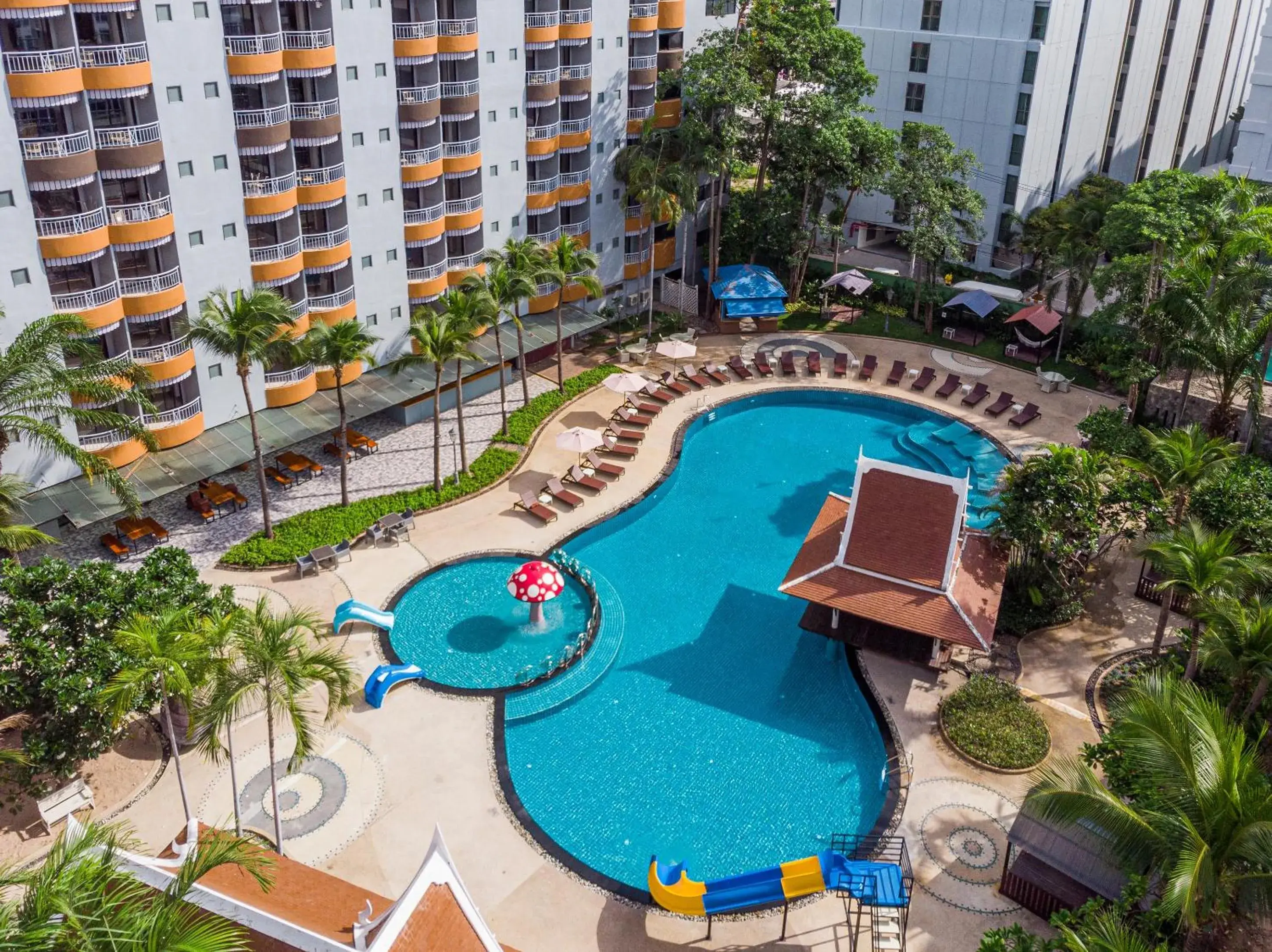 Property building in Heeton Concept Hotel Pattaya by Compass Hospitality Property building in Heeton Concept Hotel Pattaya by Compass Hospitality