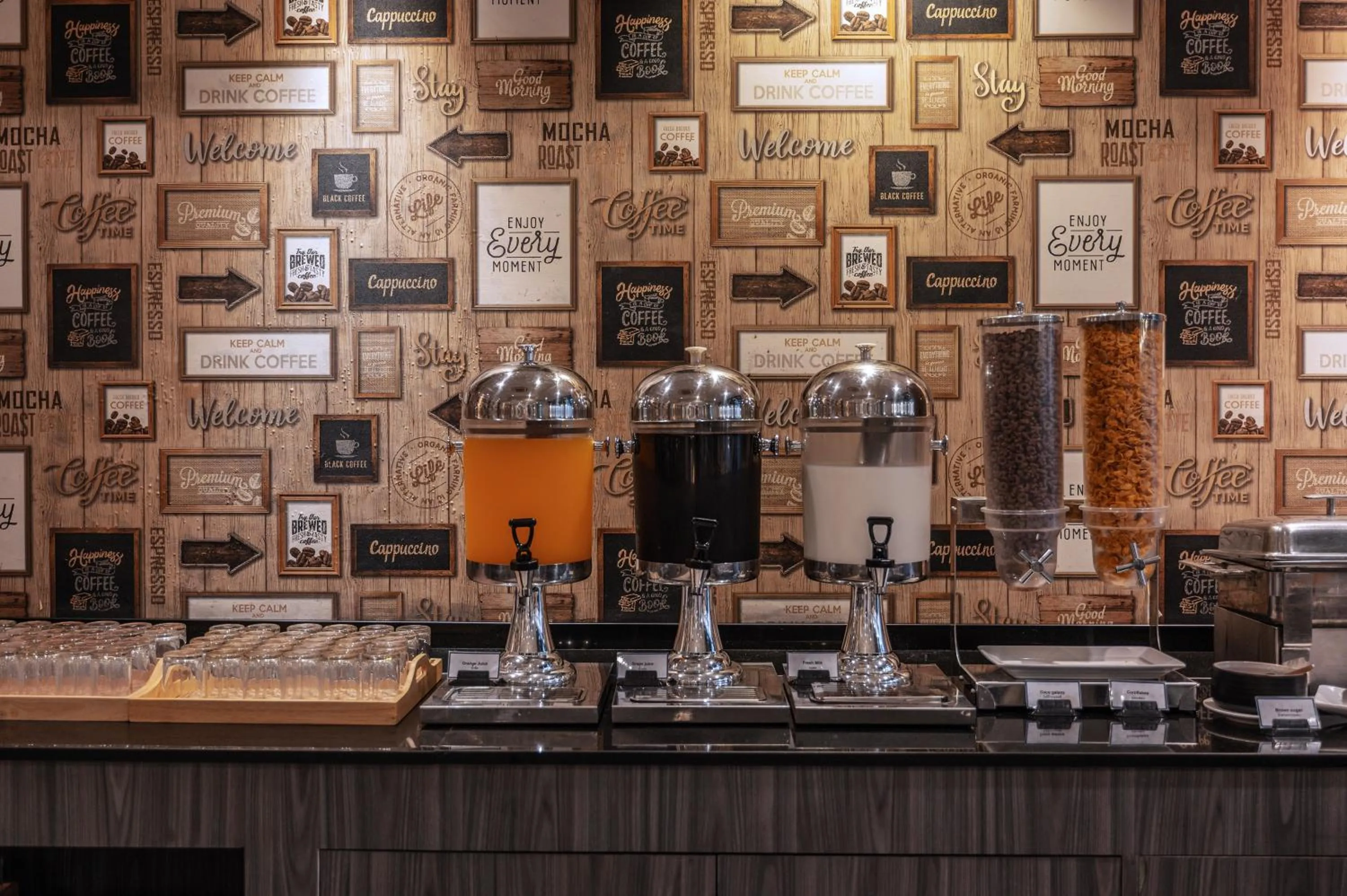 Kitchen or kitchenette in Heeton Concept Hotel Pattaya by Compass Hospitality