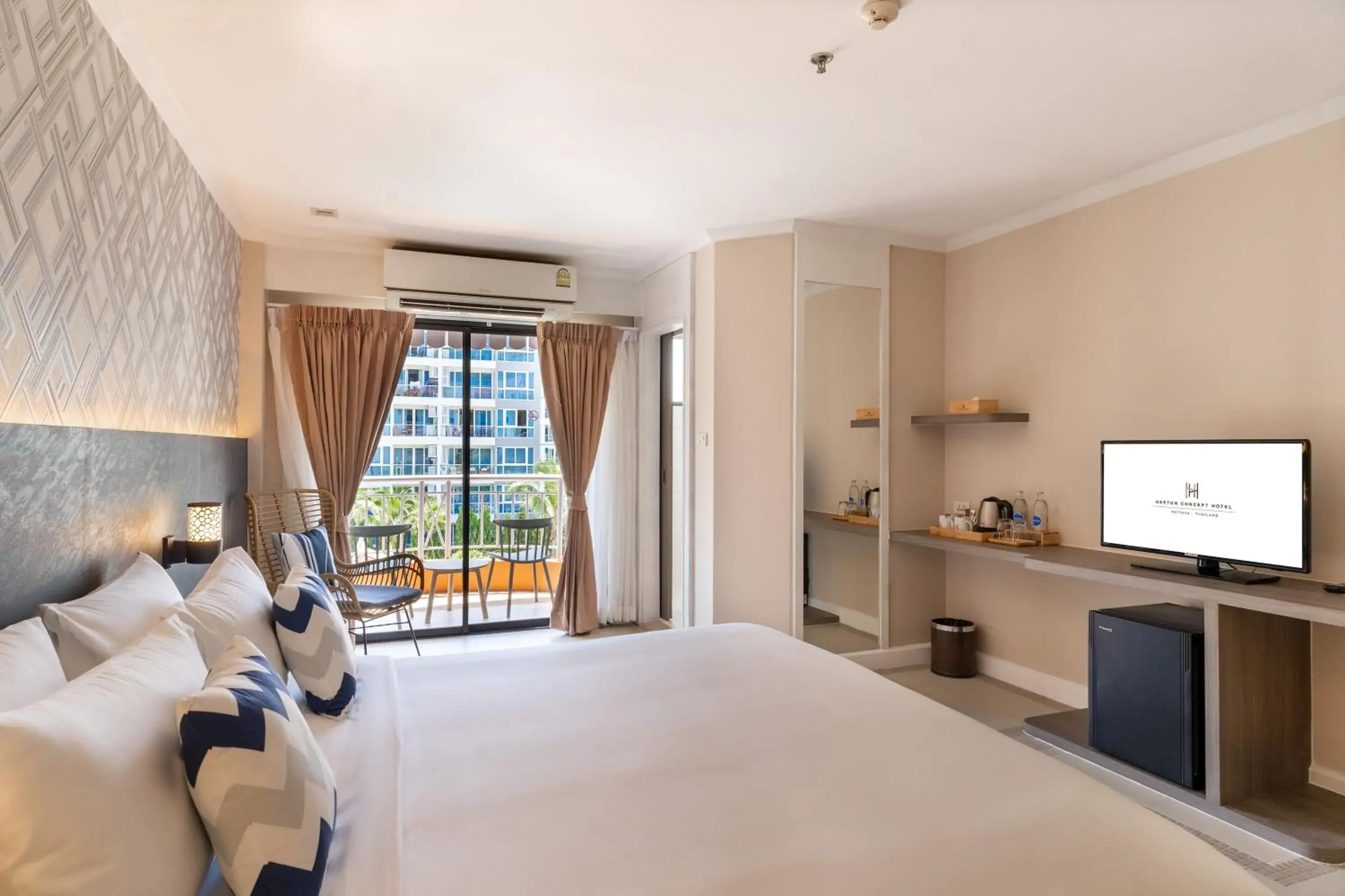 Bedroom, Bed in Heeton Concept Hotel Pattaya by Compass Hospitality Bedroom, Bed in Heeton Concept Hotel Pattaya by Compass Hospitality