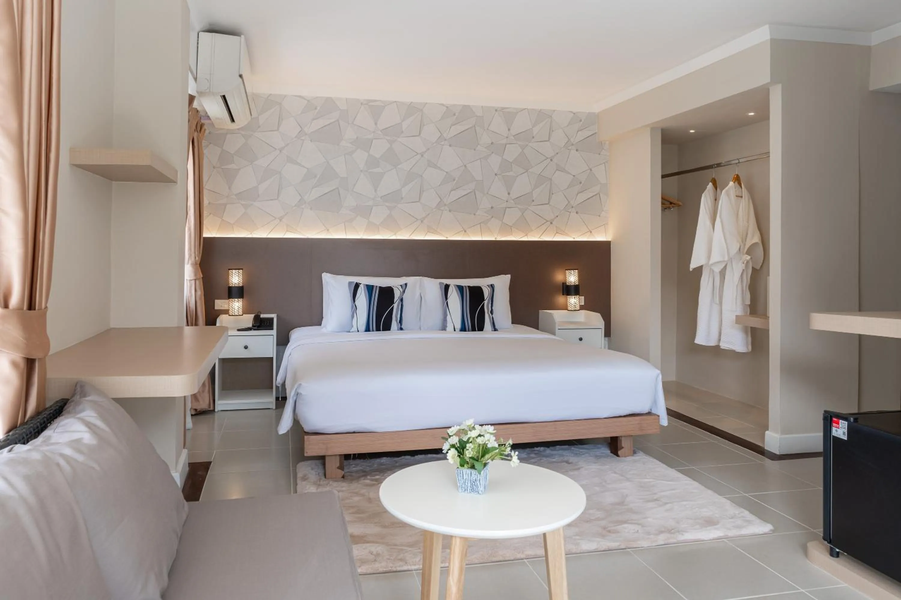 Bed in Heeton Concept Hotel Pattaya by Compass Hospitality