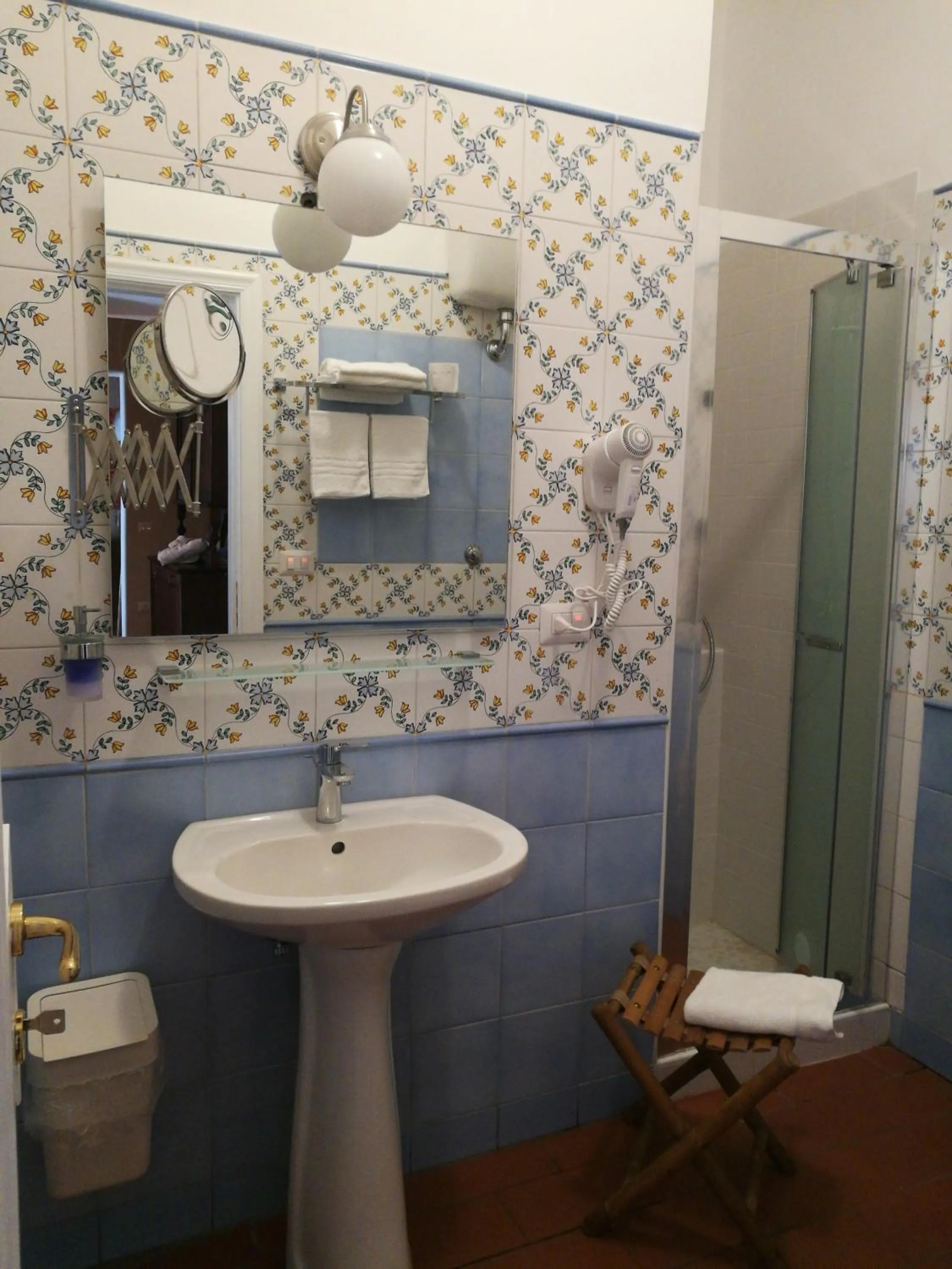 Bathroom in Bed morelli 49 , chiaia