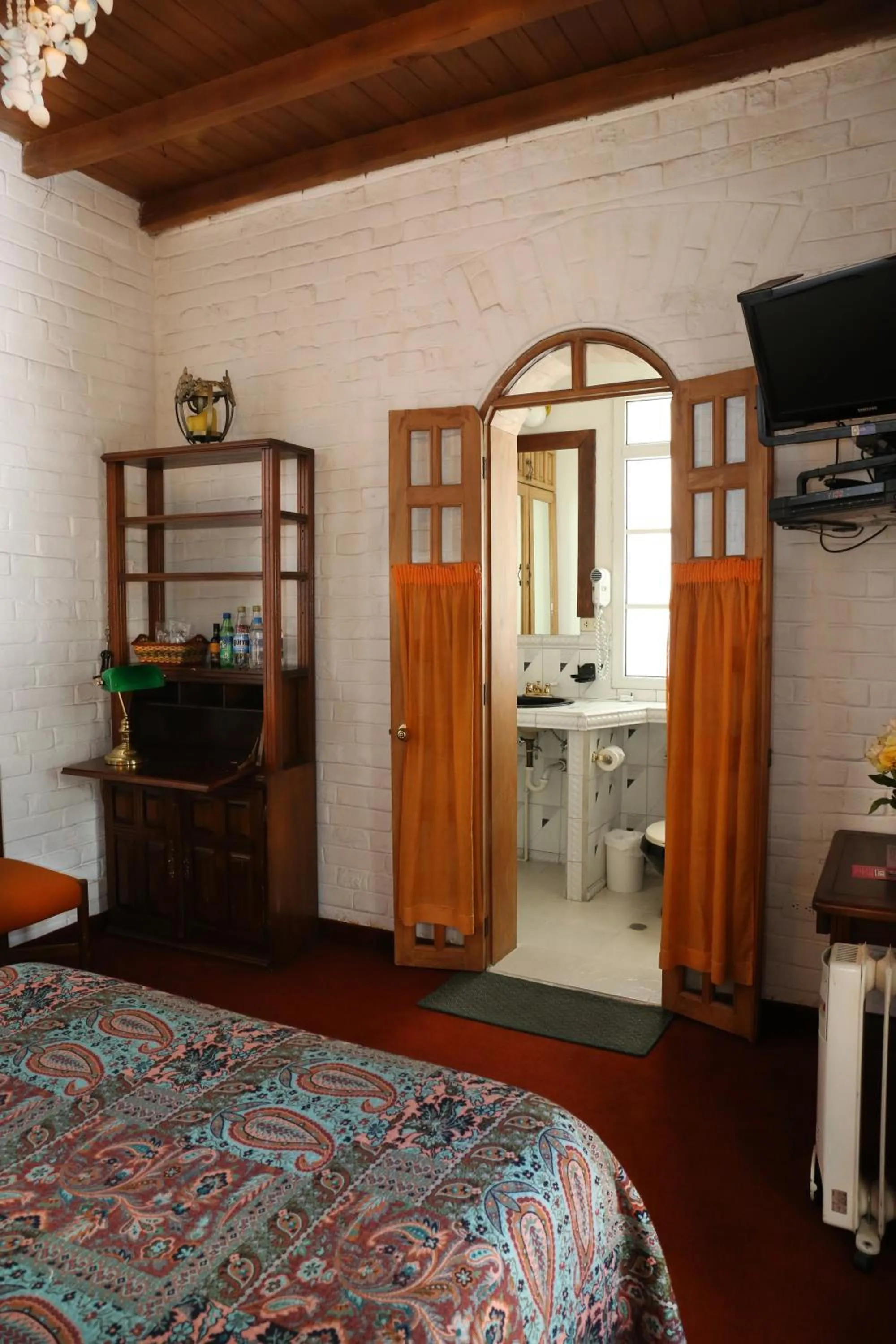 TV and multimedia, Bed in Boutique Hotel Antinea