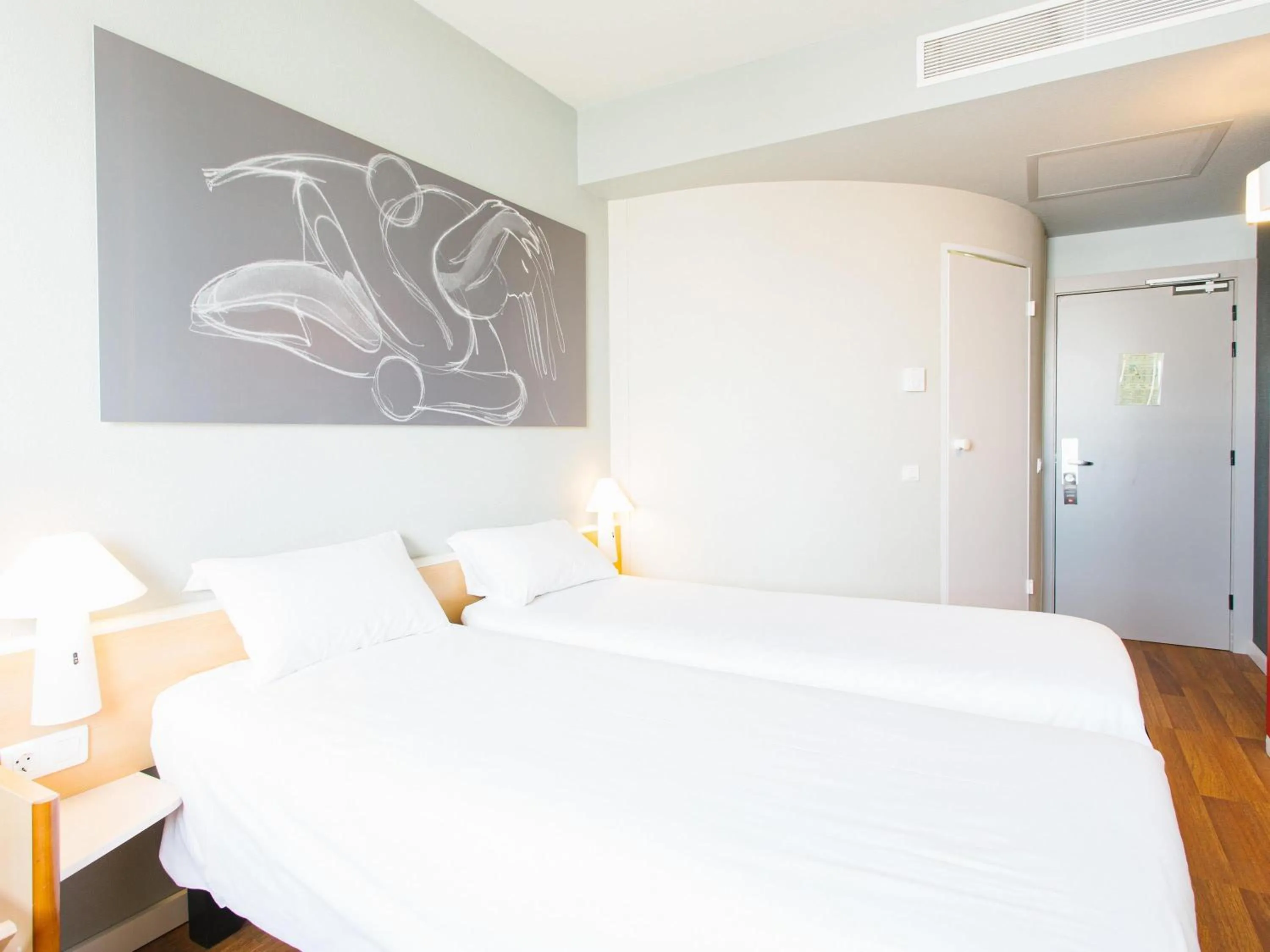 Bedroom, Bed in Ibis Elche
