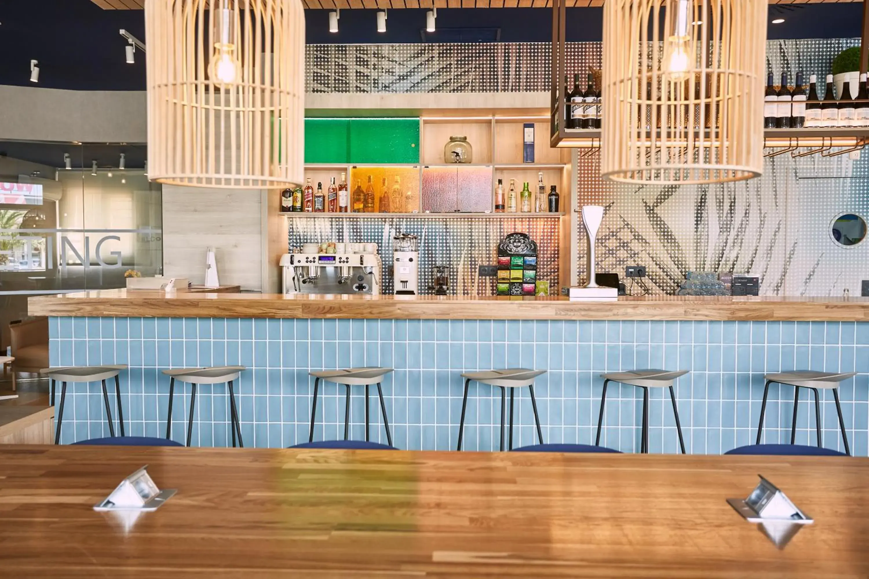 Lounge or bar in Ibis Elche Lounge or bar in Ibis Elche