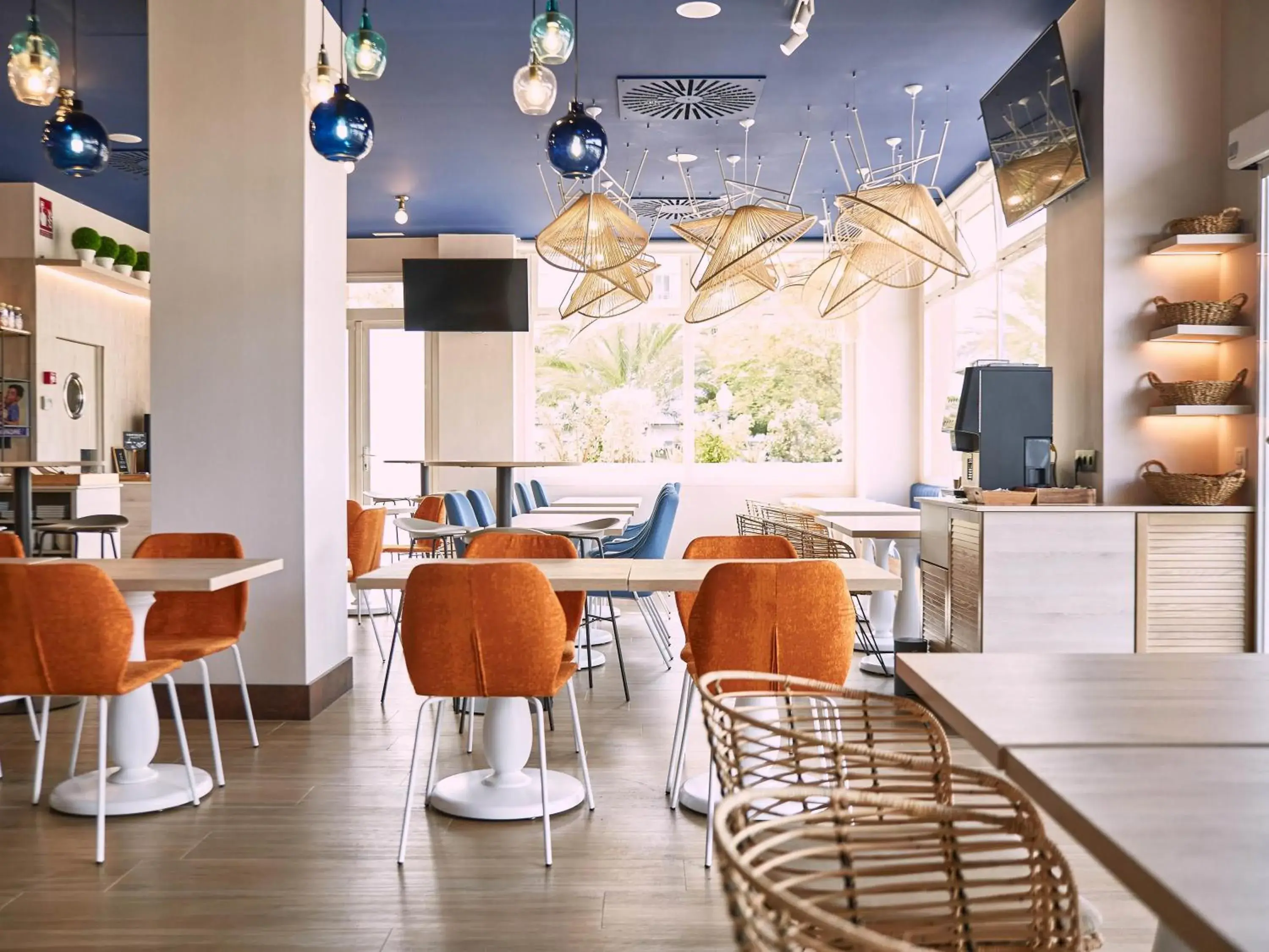 Restaurant/places to eat in Ibis Elche Restaurant/places to eat in Ibis Elche