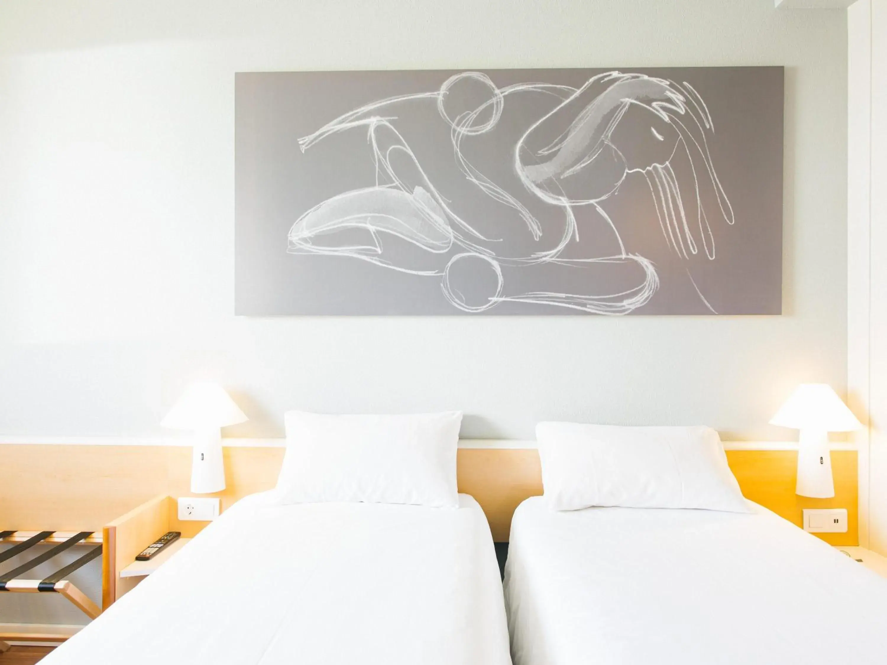 Bedroom, Bed in Ibis Elche Bedroom, Bed in Ibis Elche