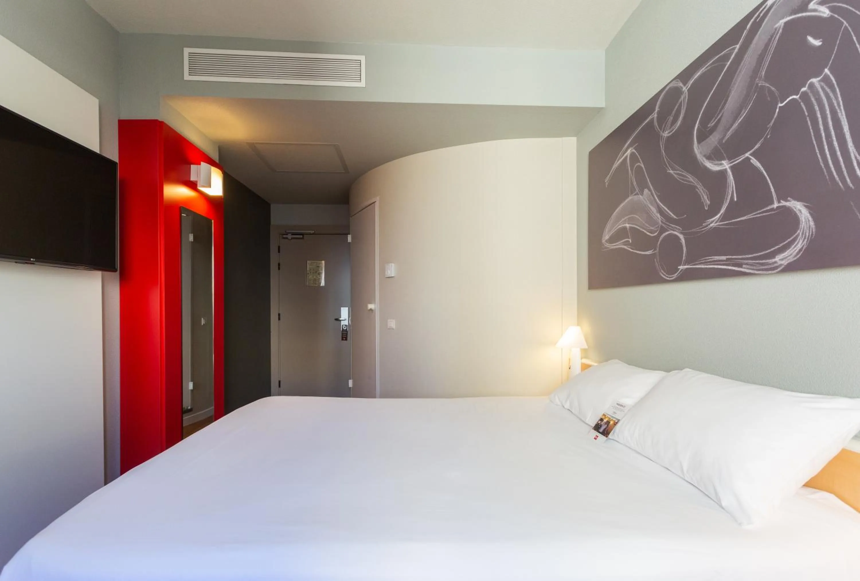 Bed in Ibis Elche