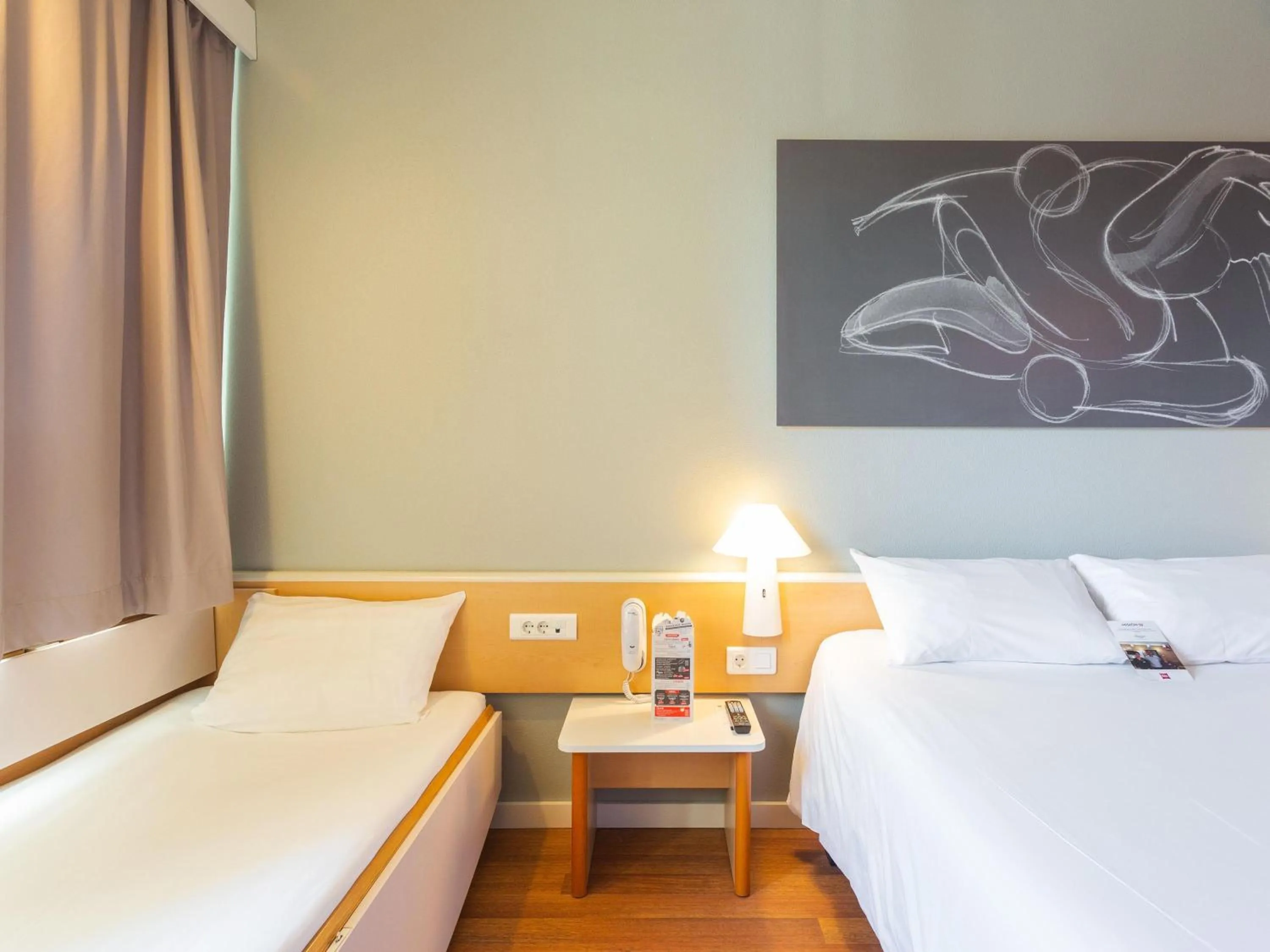 Bedroom, Bed in Ibis Elche