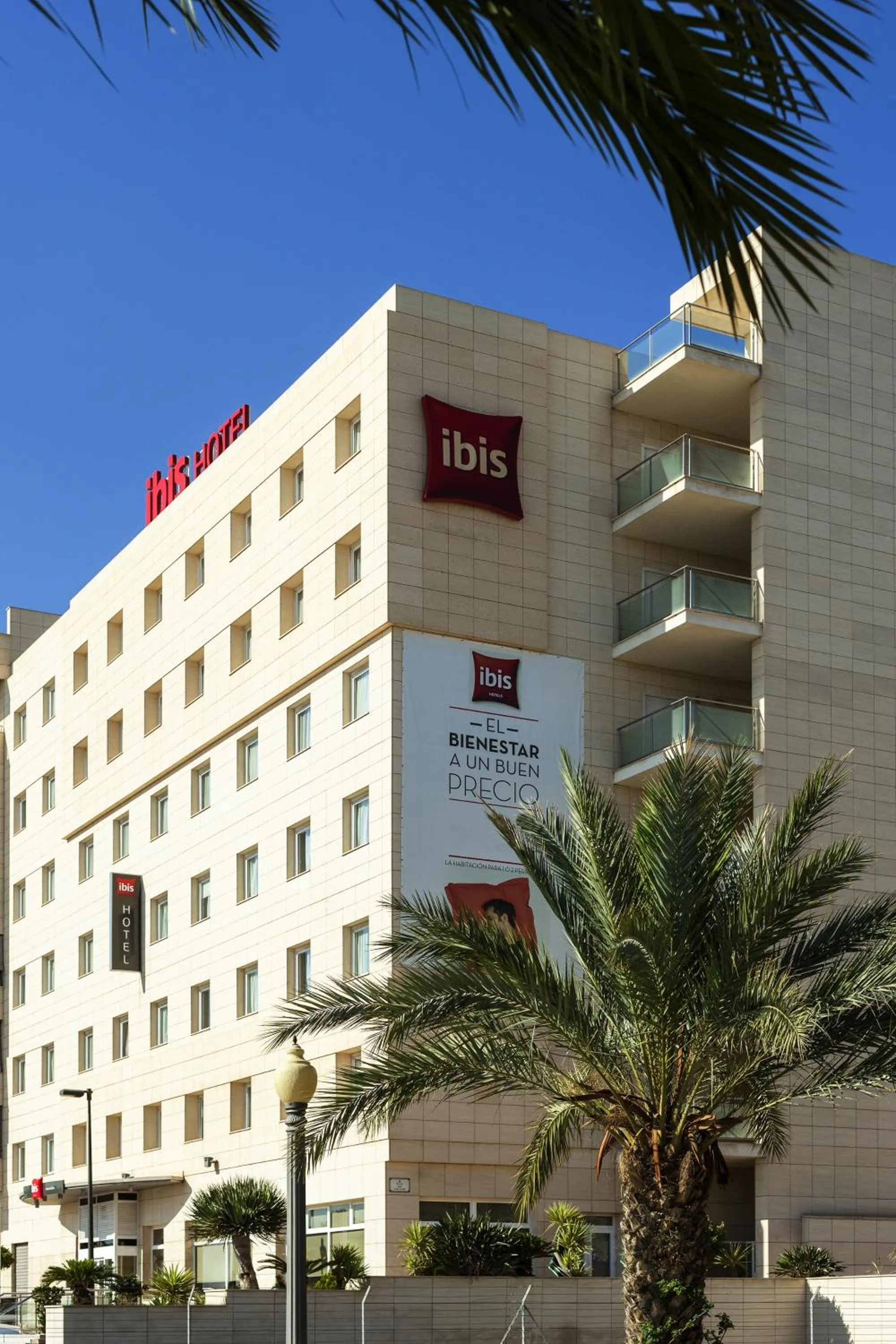 Facade/entrance in Ibis Elche