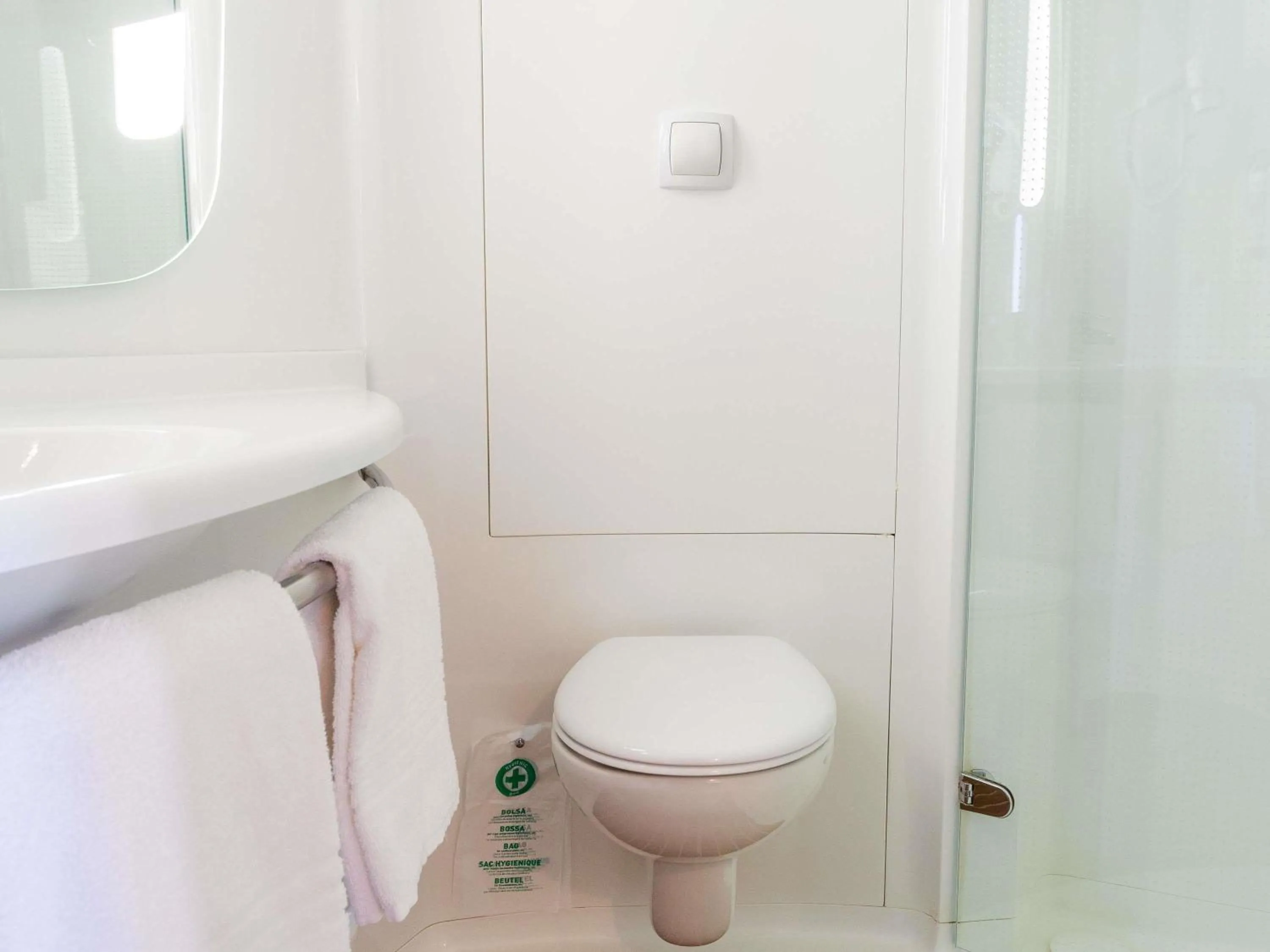 Bedroom in Ibis Elche