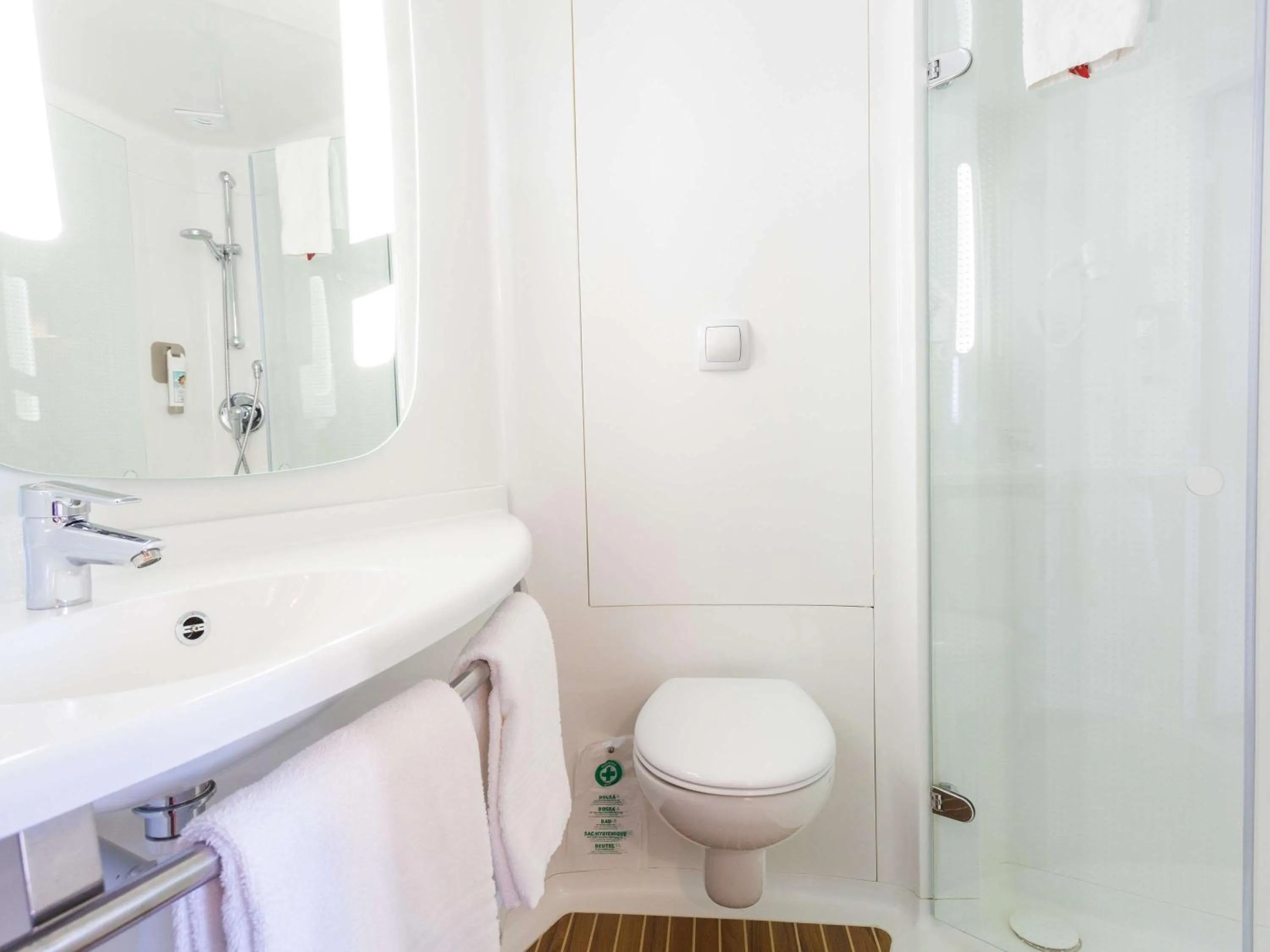 Photo of the whole room in Ibis Elche