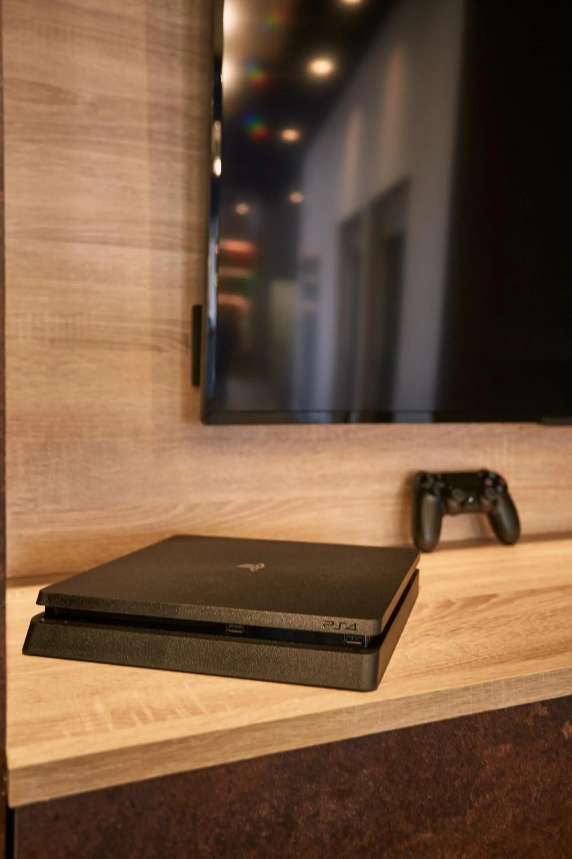 Communal lounge/ TV room in Ibis Elche