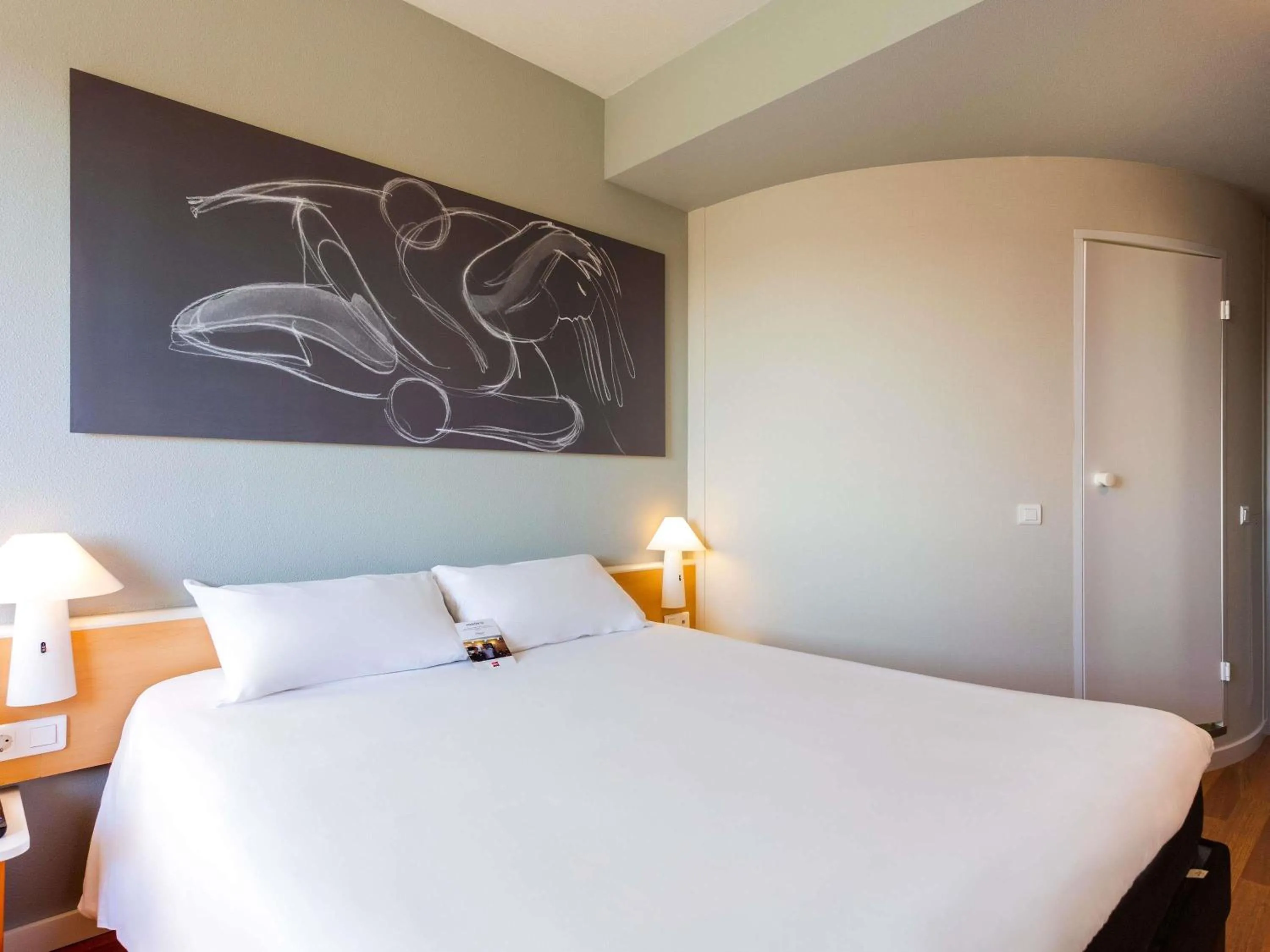 Bedroom, Bed in Ibis Elche