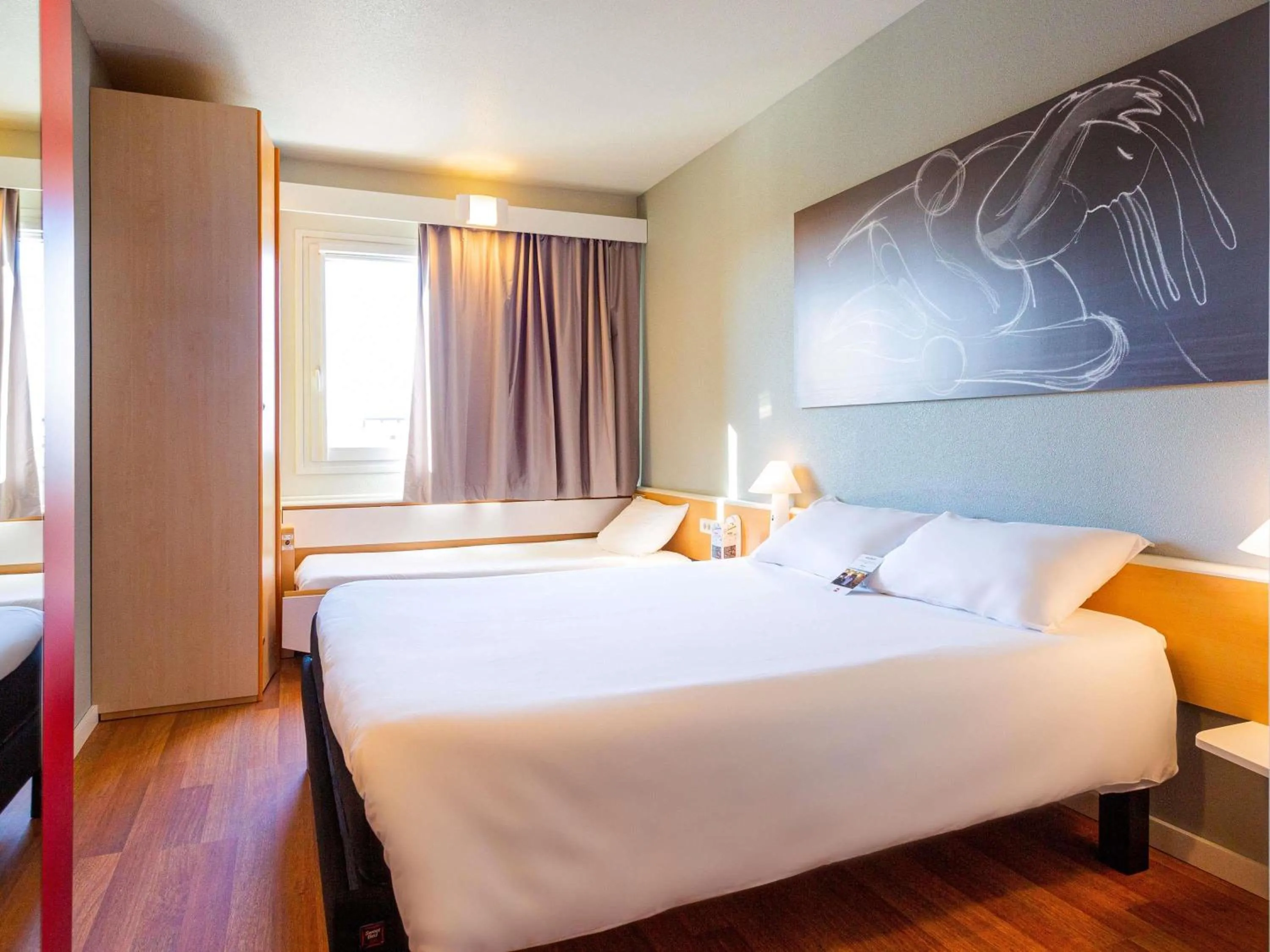 Bedroom, Bed in Ibis Elche