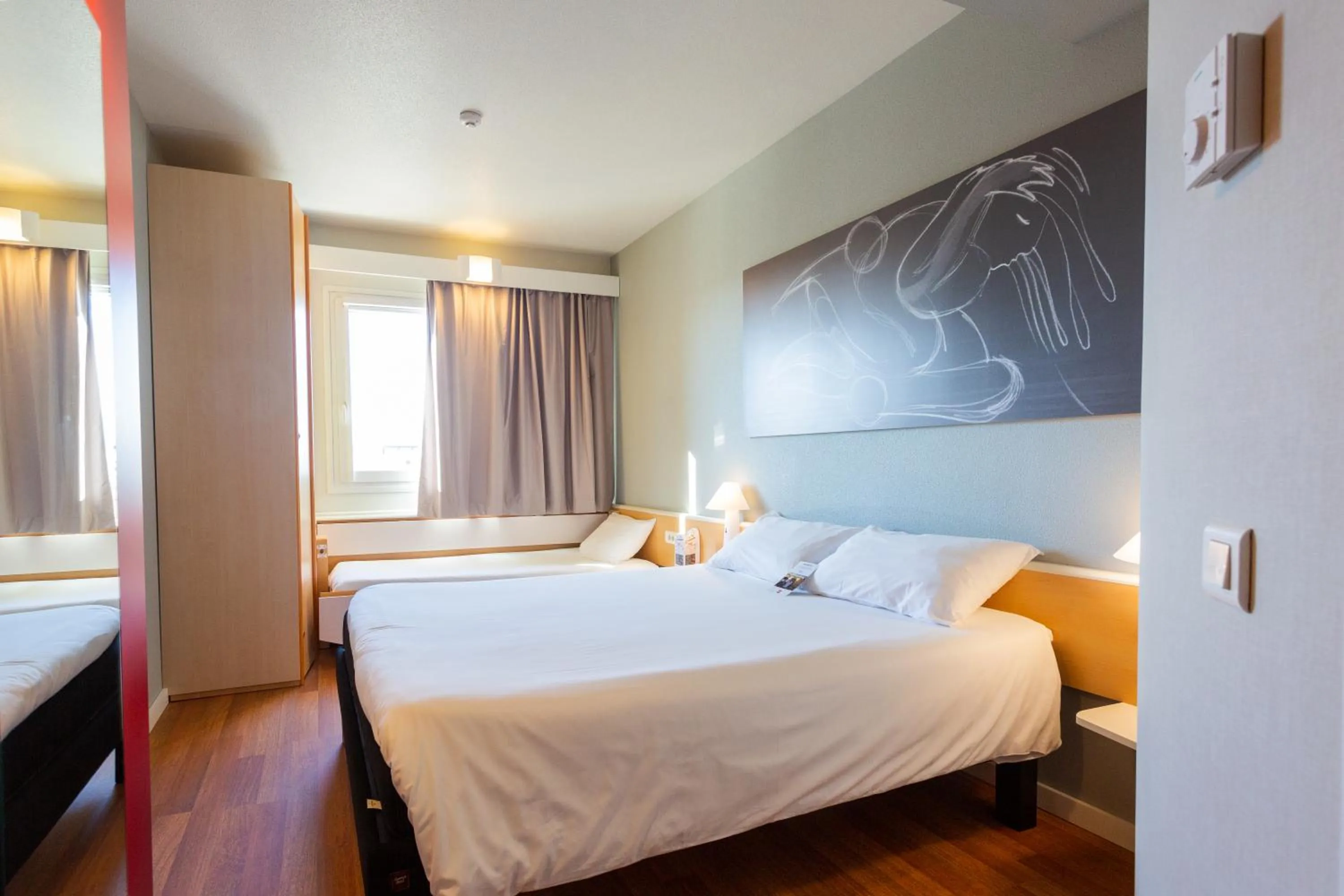 Bedroom, Bed in Ibis Elche