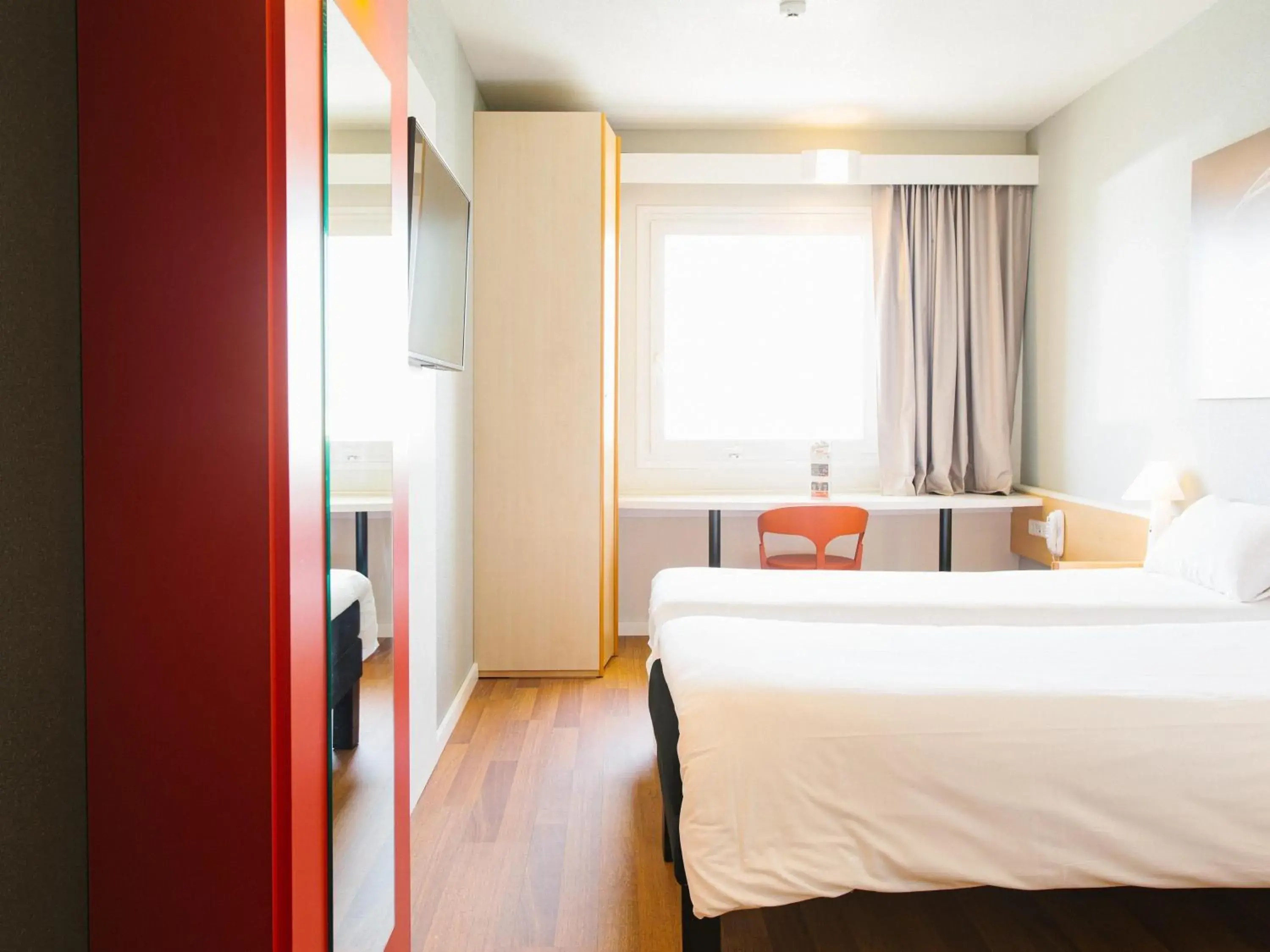 Bedroom, Bed in Ibis Elche Bedroom, Bed in Ibis Elche