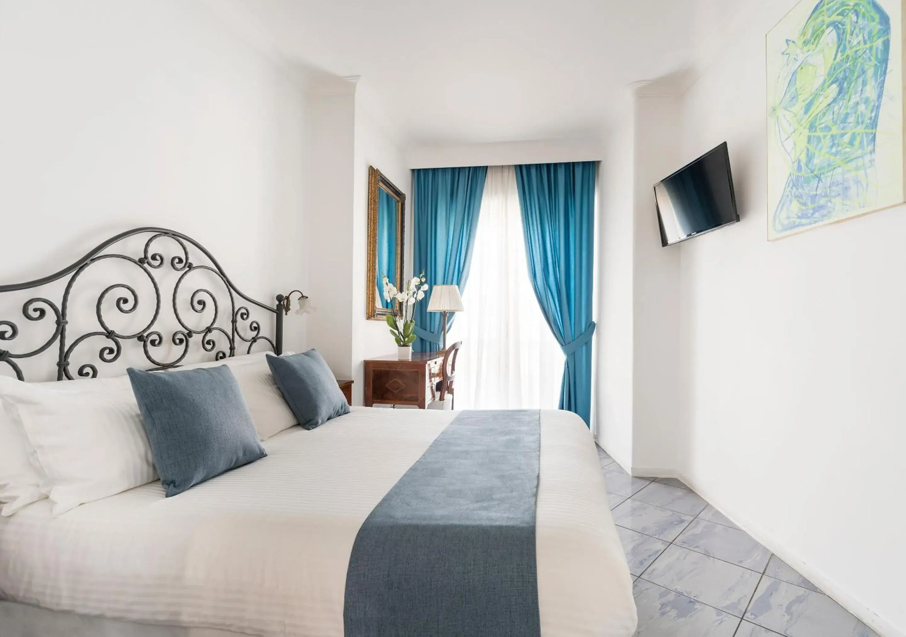 Standard Double or Twin Room in Fiorentini Residence NAPOLI Standard Double or Twin Room in Fiorentini Residence NAPOLI