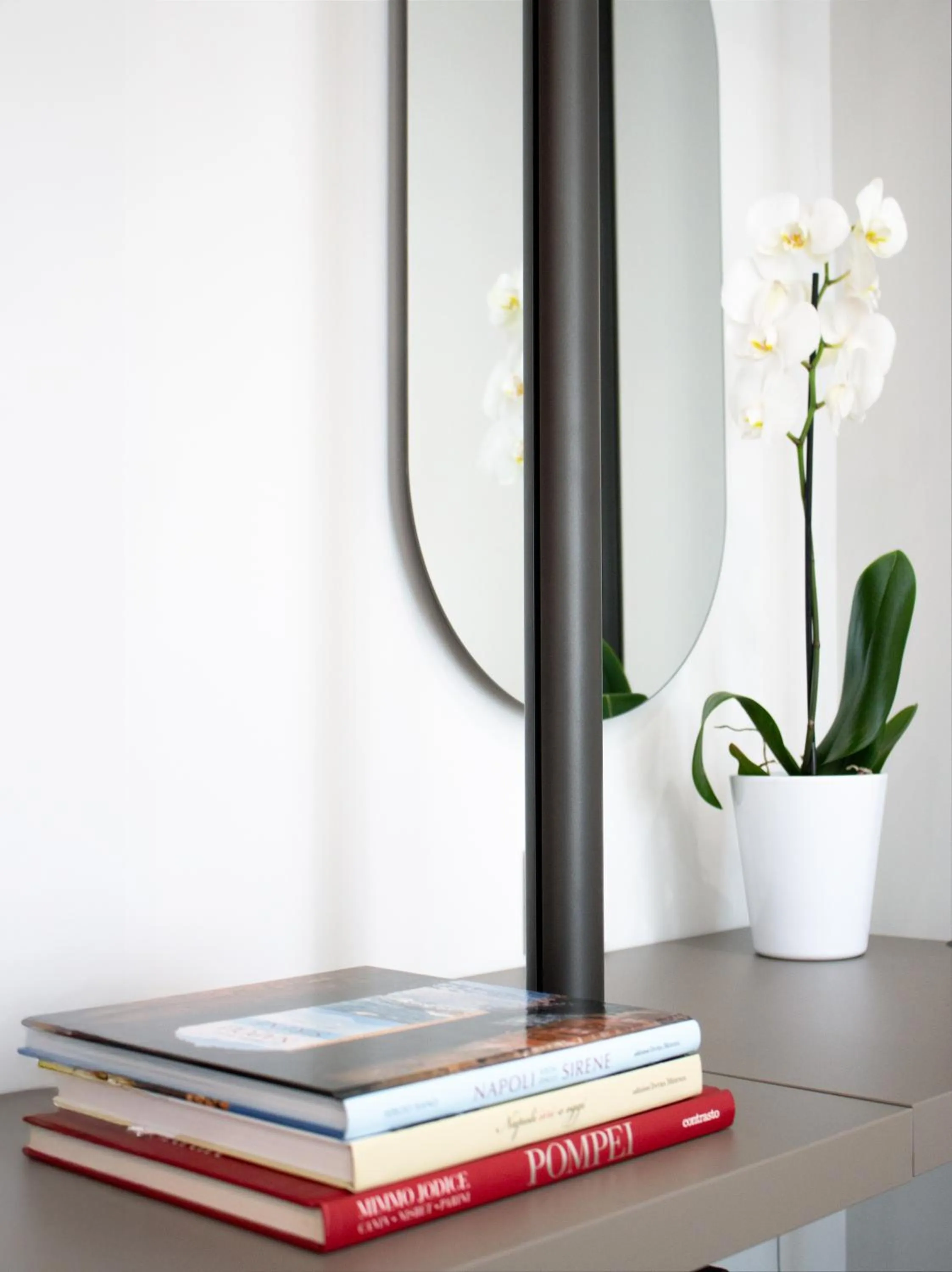 Decorative detail in Fiorentini Residence NAPOLI