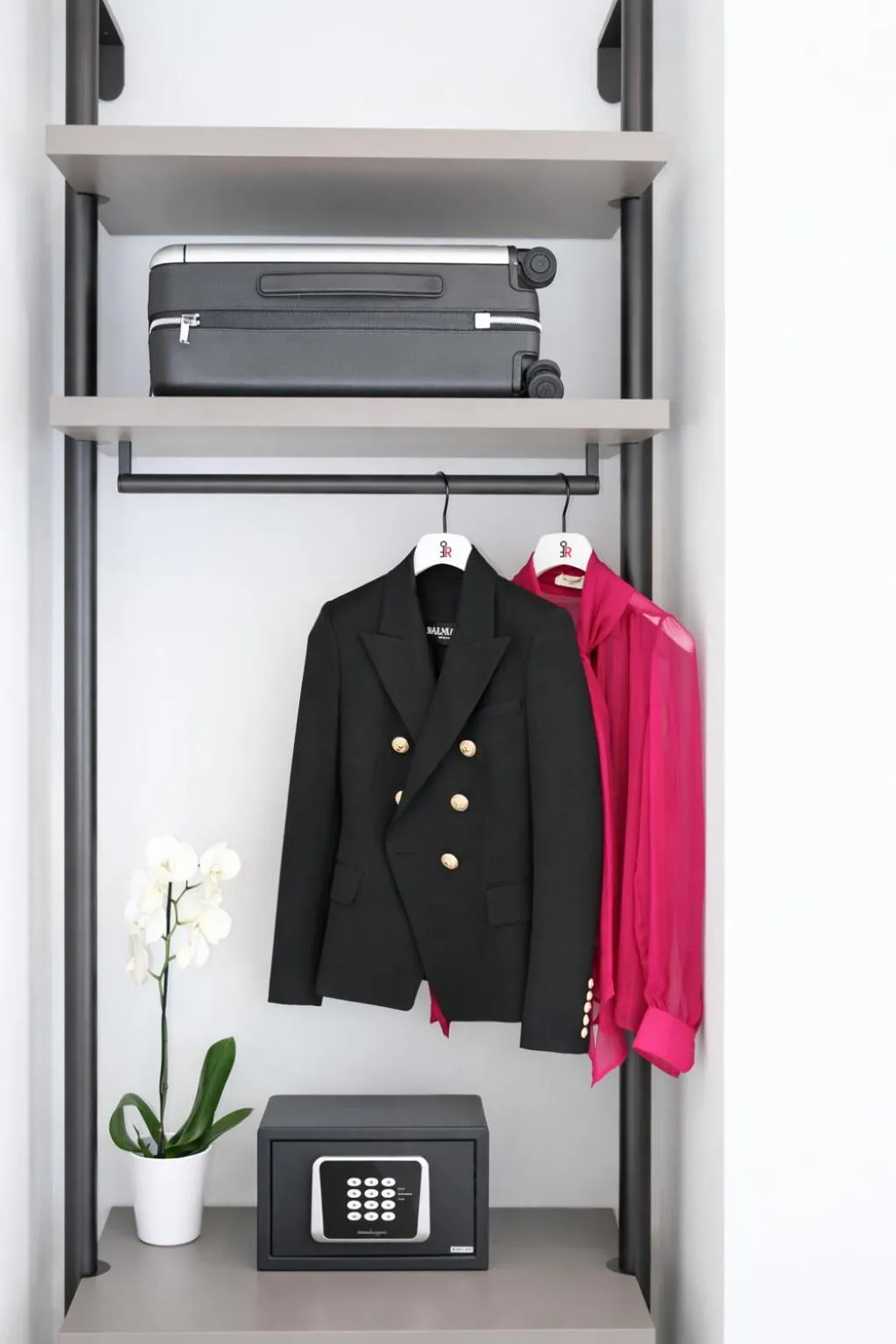 wardrobe in Fiorentini Residence NAPOLI