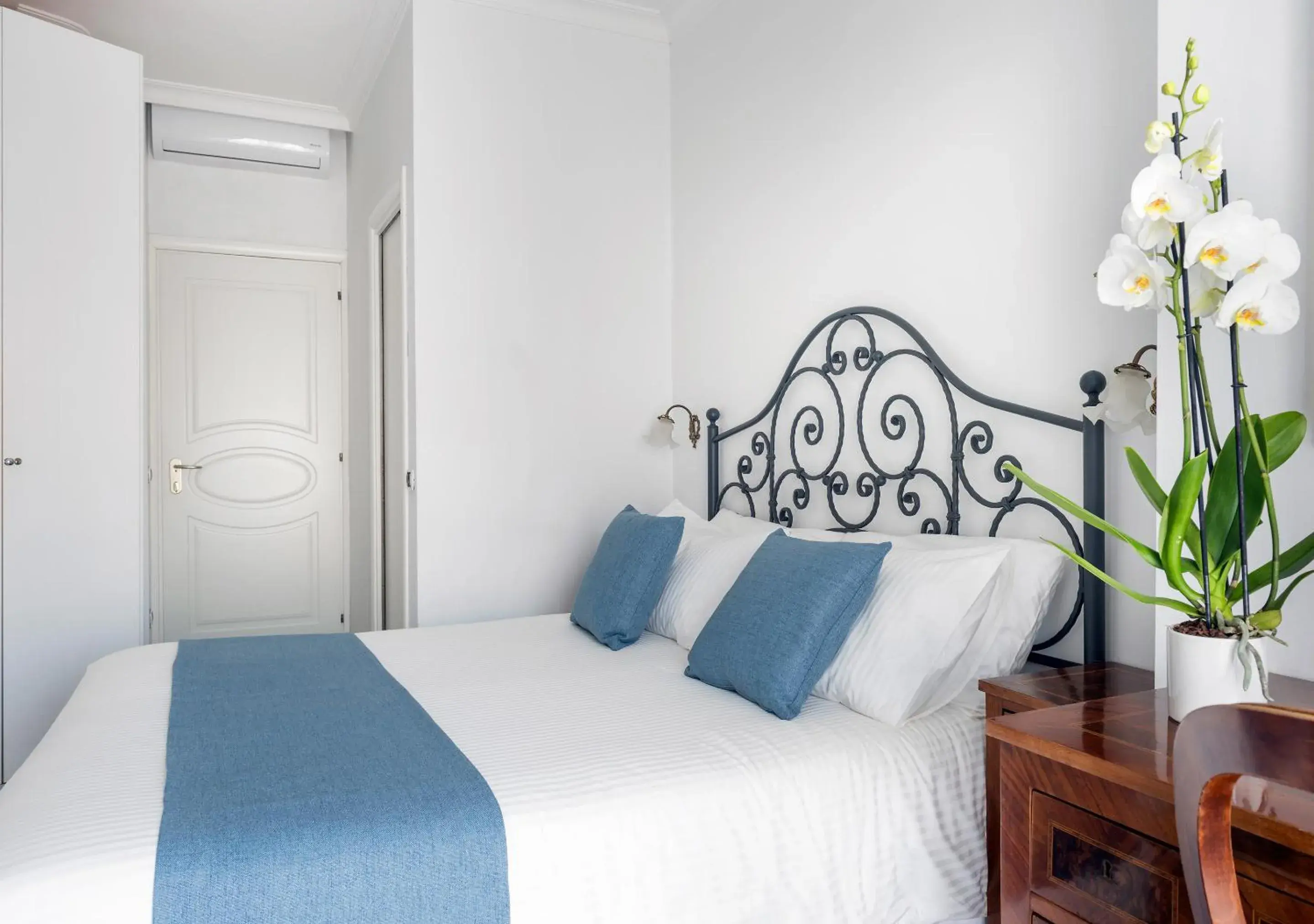 Standard Double or Twin Room in Fiorentini Residence NAPOLI Standard Double or Twin Room in Fiorentini Residence NAPOLI