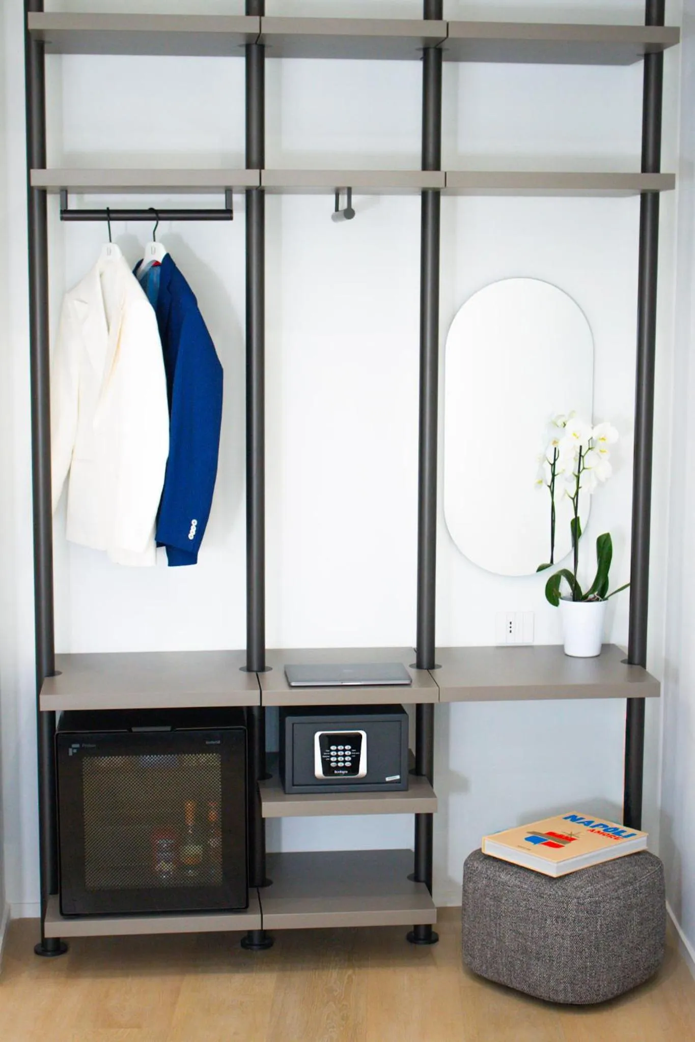 wardrobe in Fiorentini Residence NAPOLI