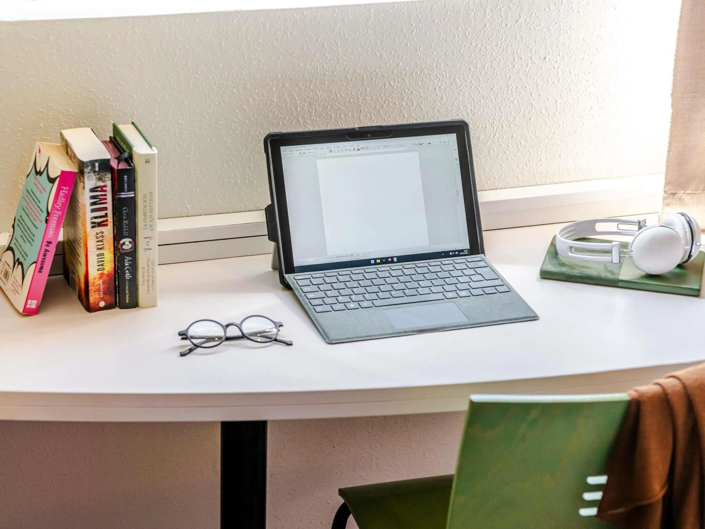 Bedroom in Ibis Bilbao Barakaldo