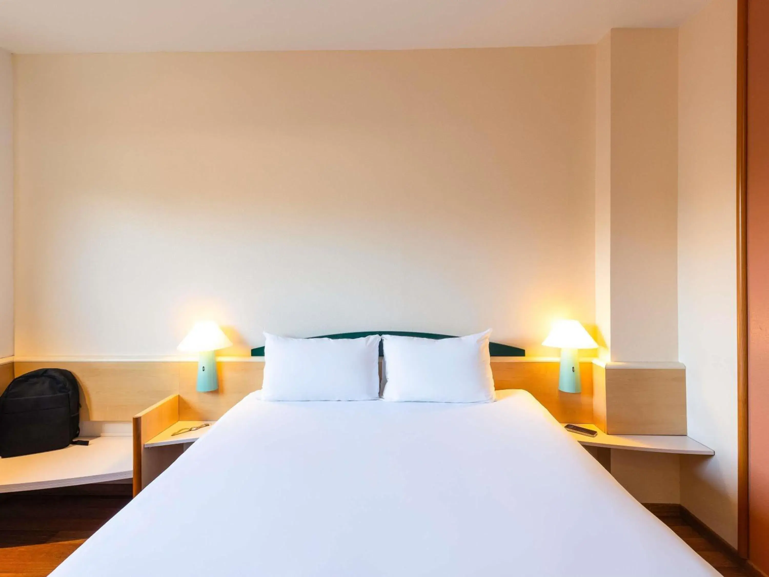 Bedroom, Bed in Ibis Bilbao Barakaldo Bedroom, Bed in Ibis Bilbao Barakaldo