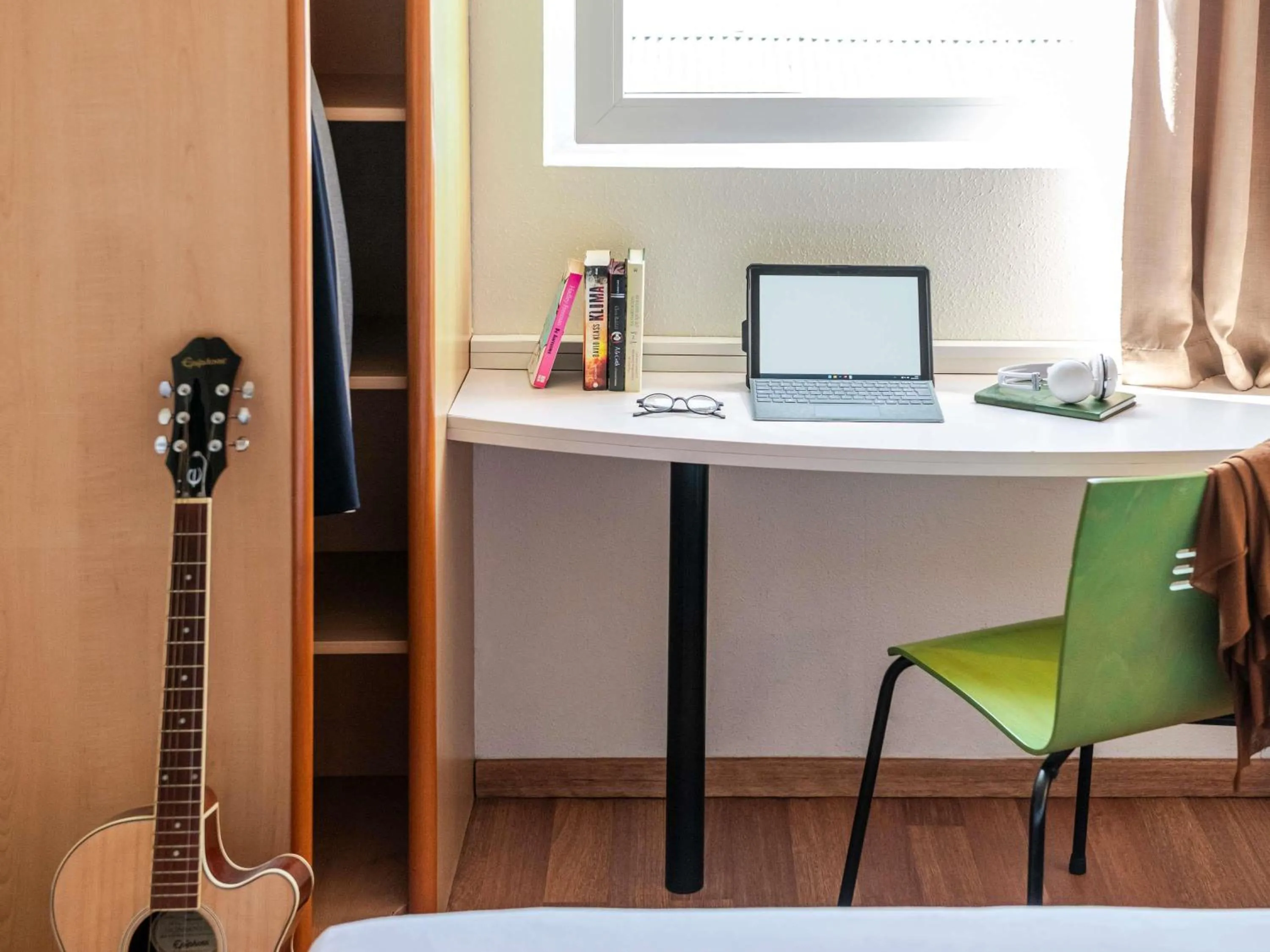 Bedroom in Ibis Bilbao Barakaldo