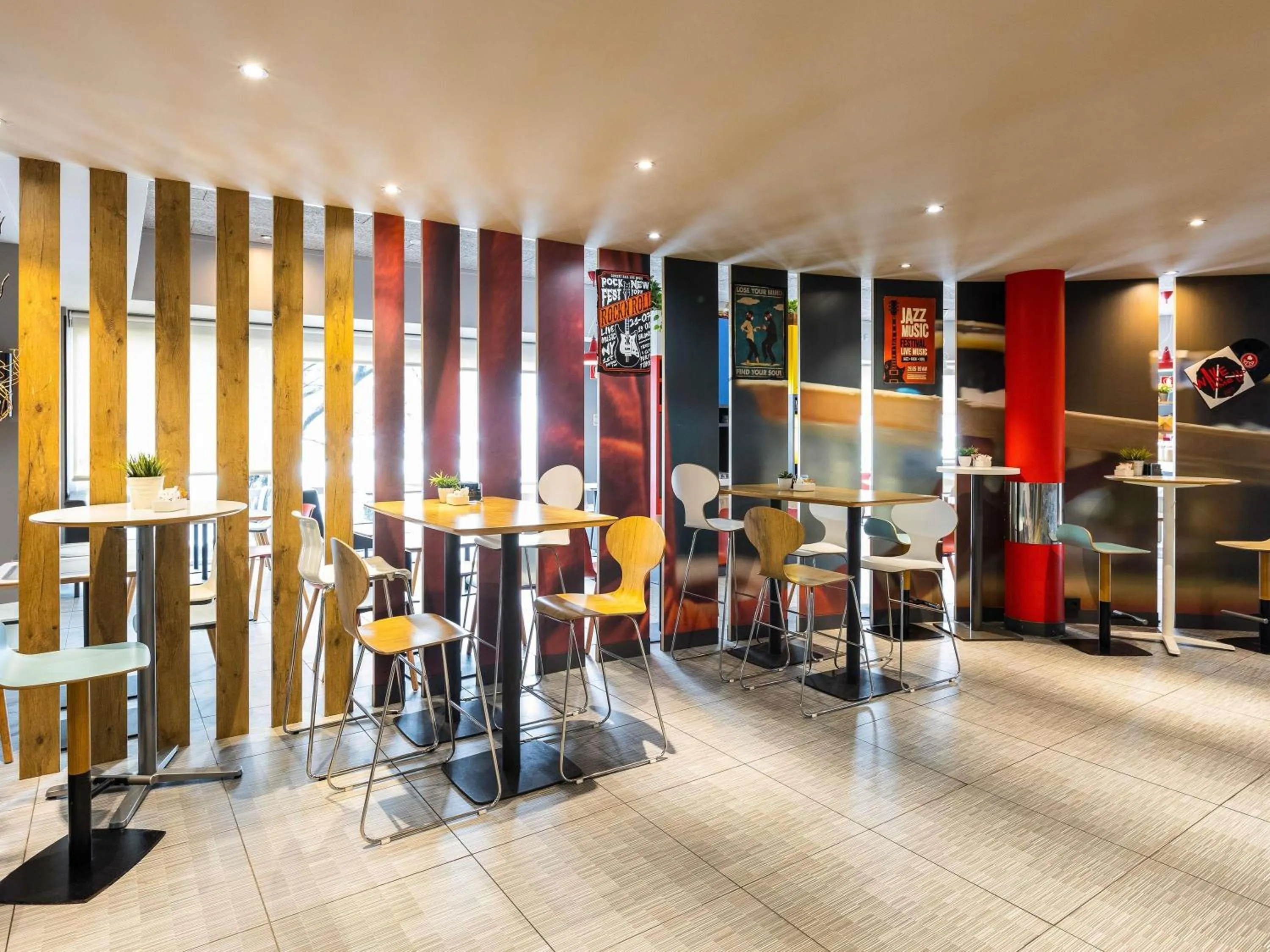 Lounge or bar in Ibis Bilbao Barakaldo