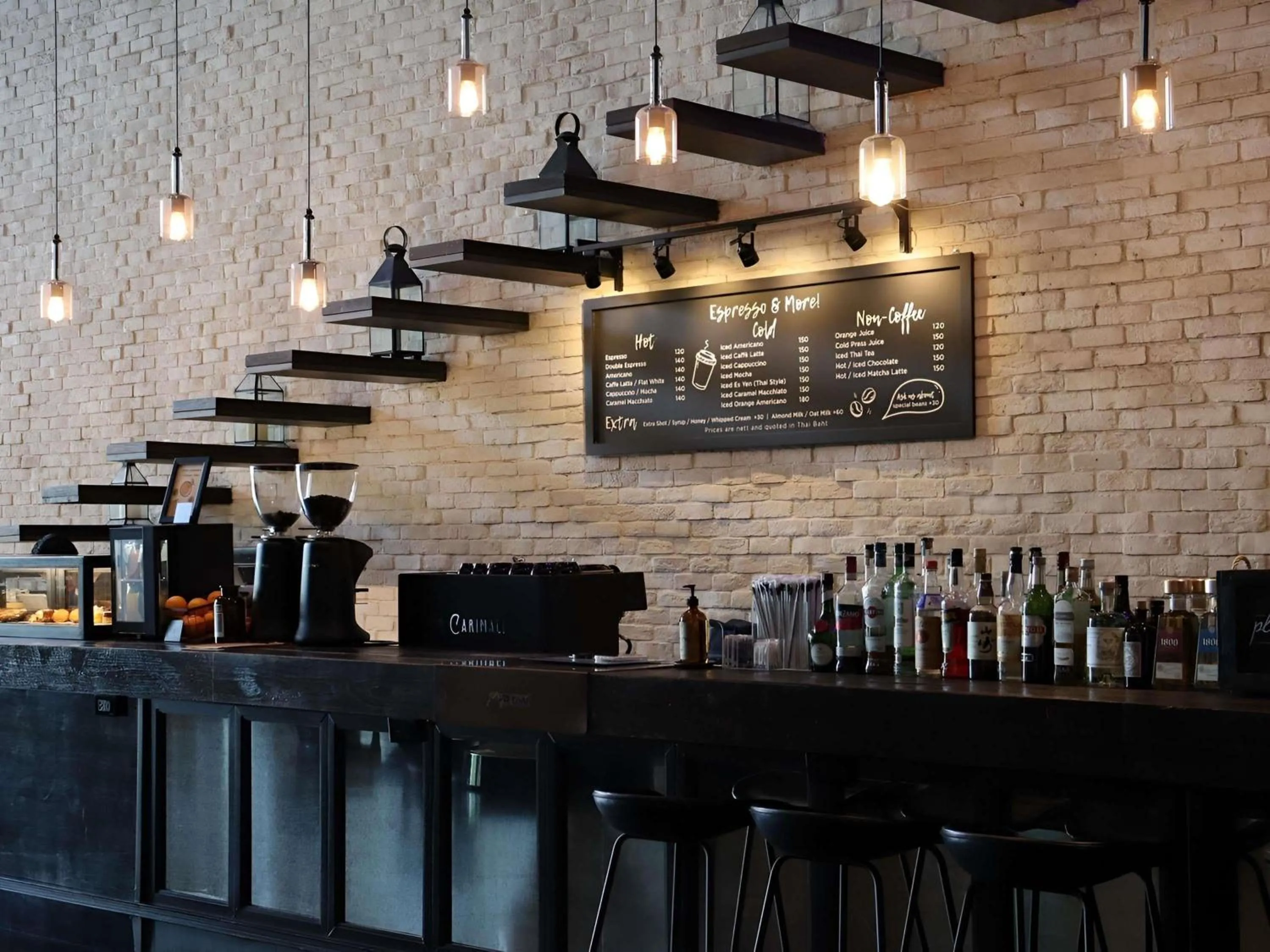 Lounge or bar in Pullman Bangkok Hotel G