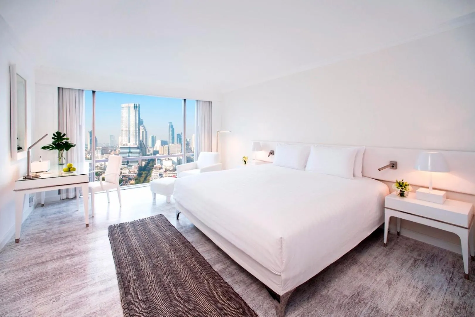 Bed in Pullman Bangkok Hotel G