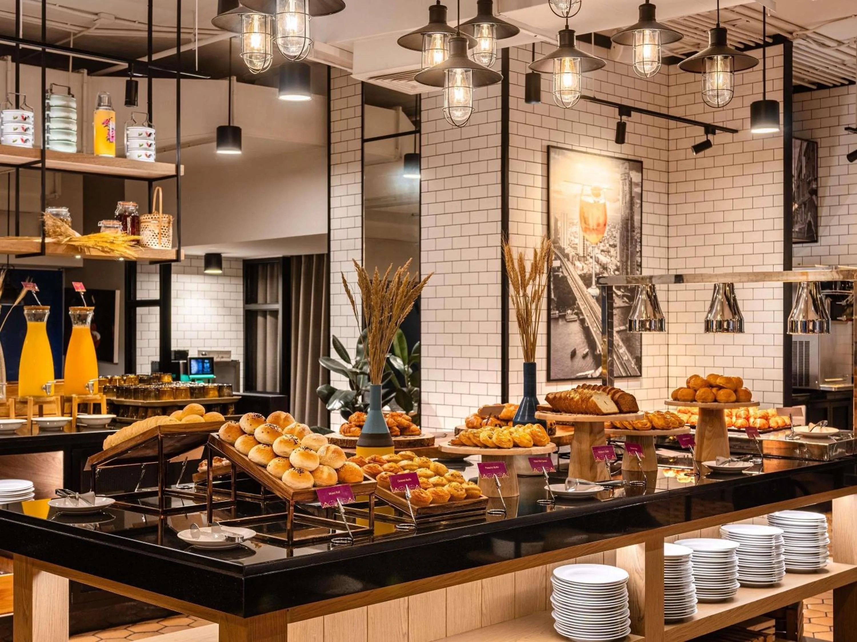 Restaurant/places to eat in Pullman Bangkok Hotel G