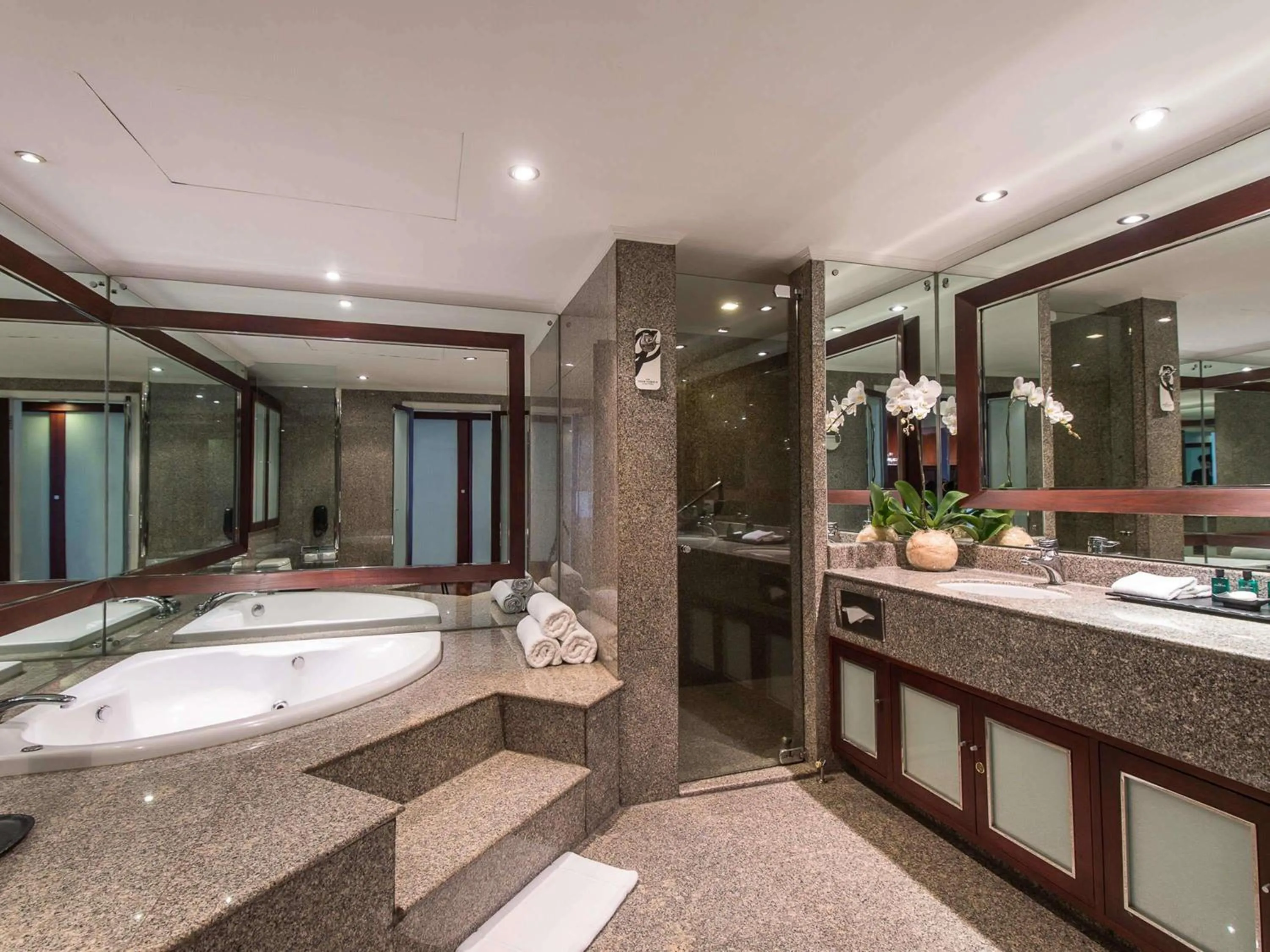 Bathroom in Pullman Bangkok Hotel G