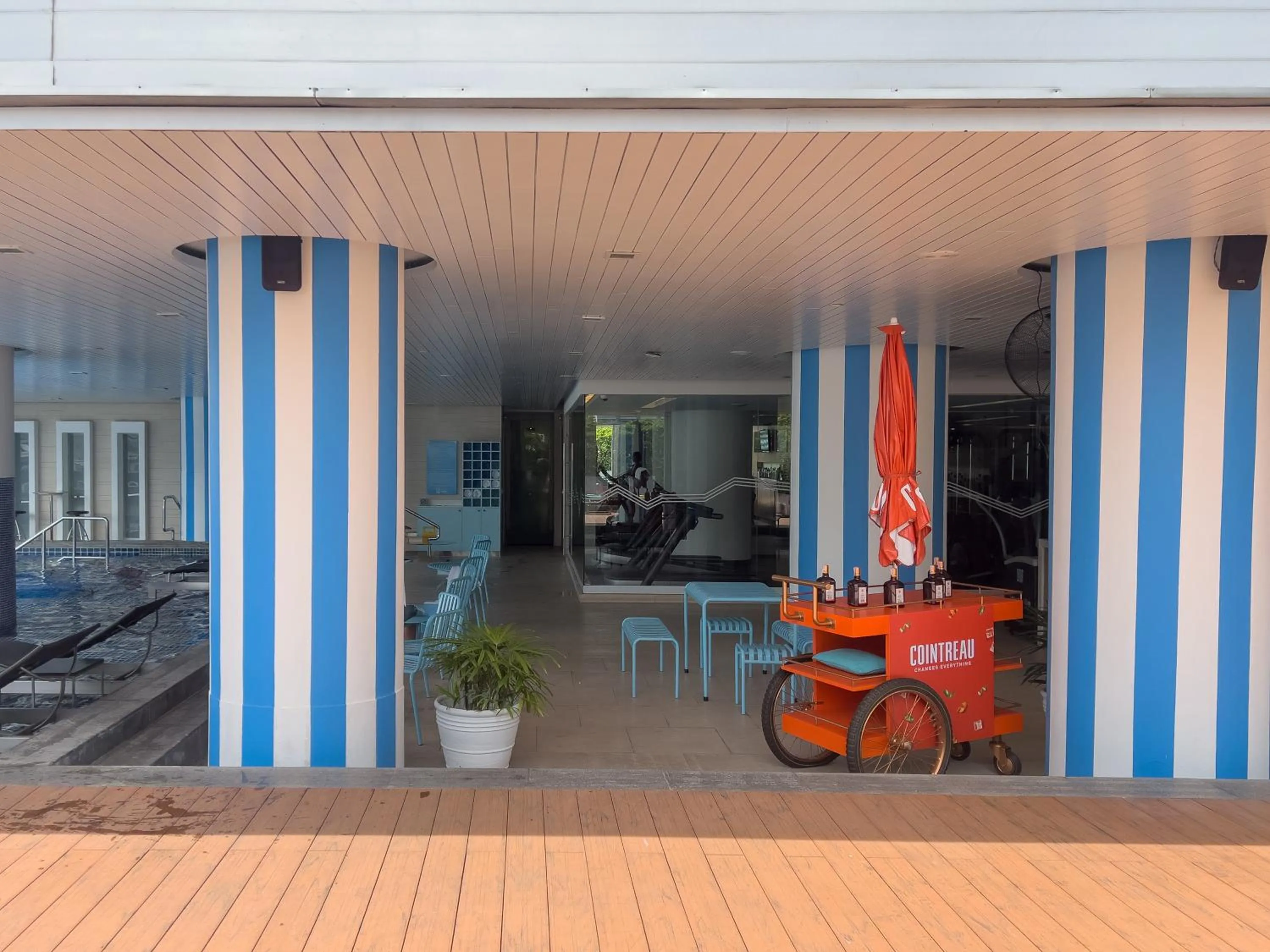 Swimming pool in Pullman Bangkok Hotel G