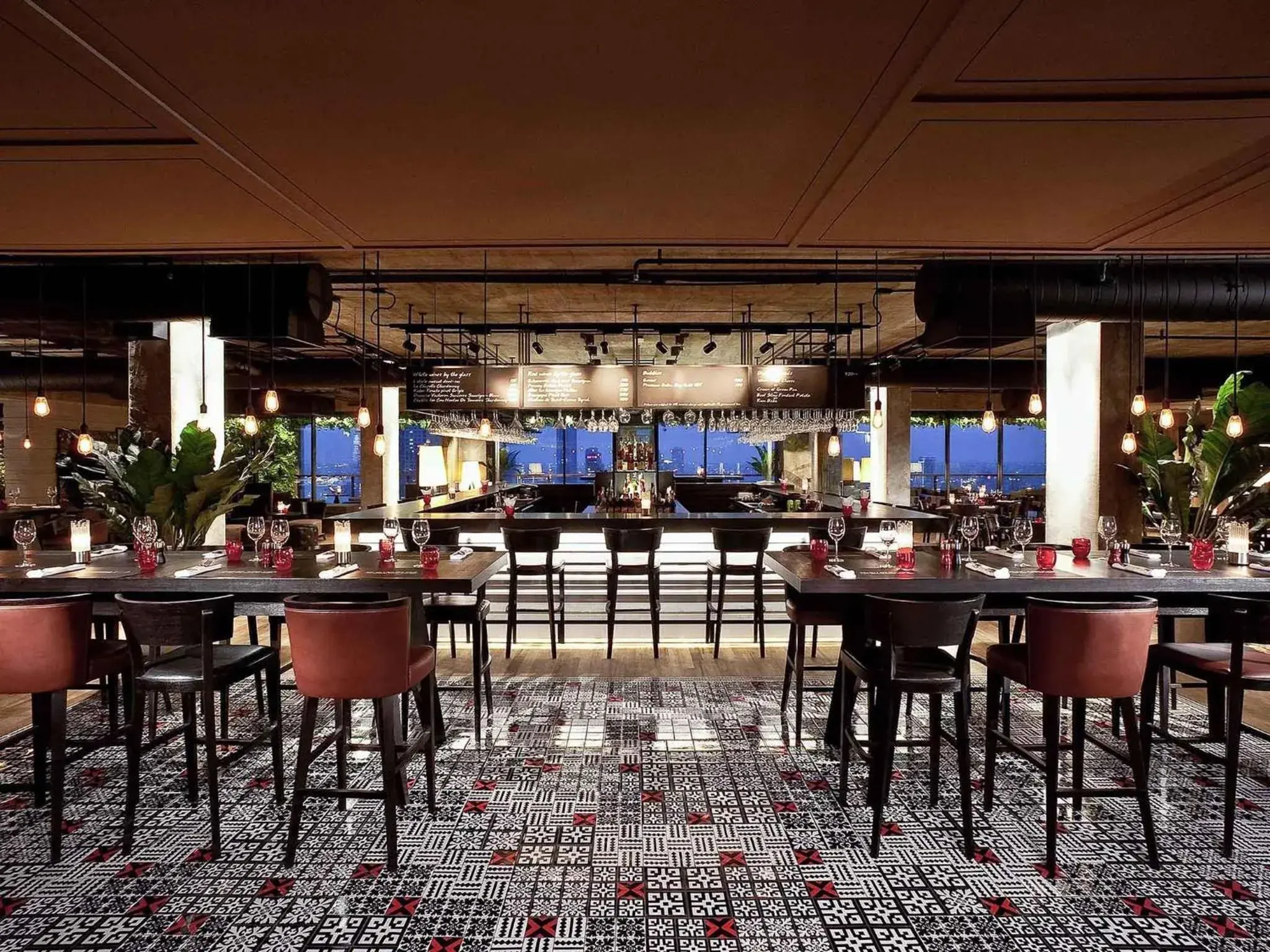 Lounge or bar in Pullman Bangkok Hotel G Lounge or bar in Pullman Bangkok Hotel G