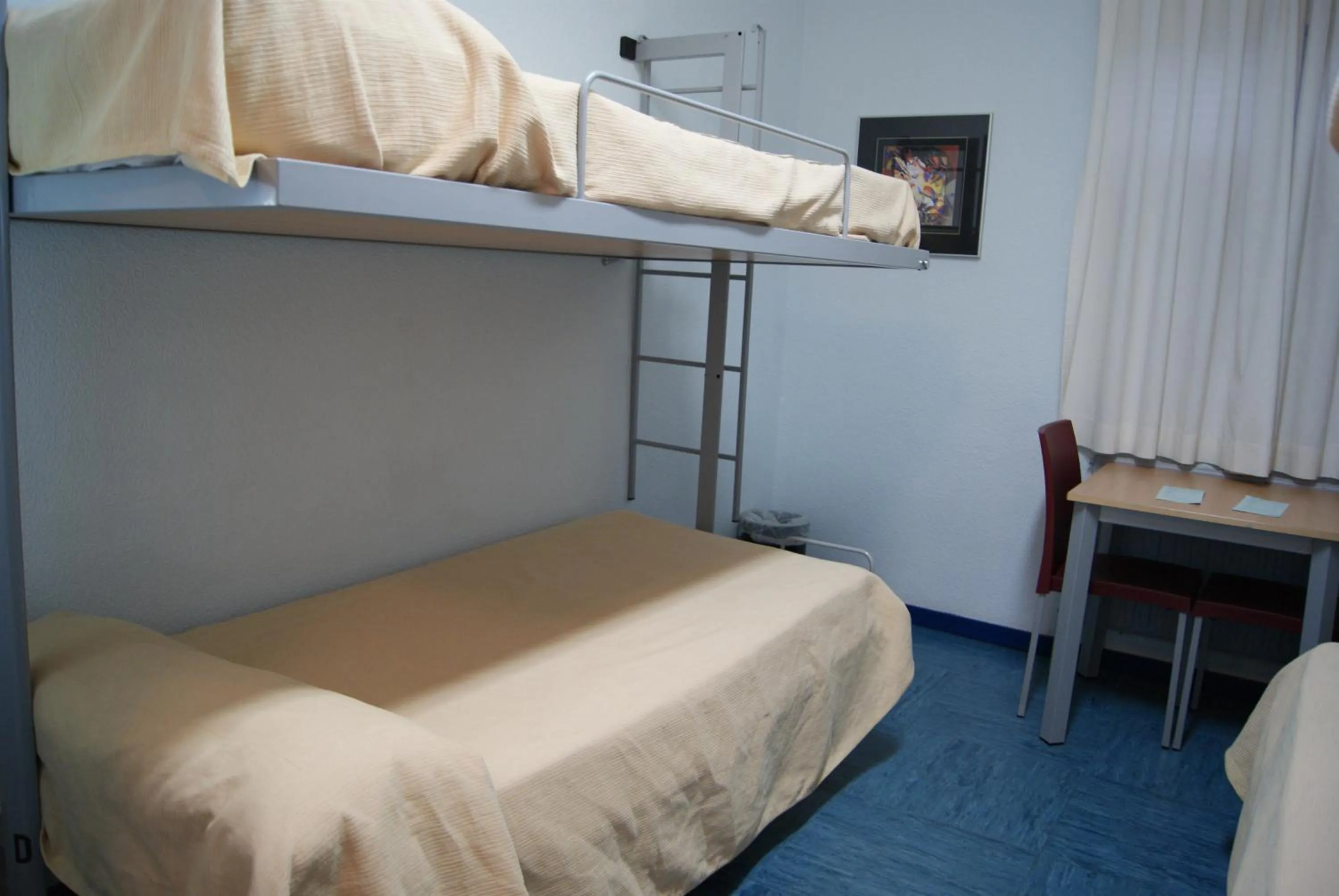 Quadruple Room with Private Bathroom in Albergue Inturjoven Huelva