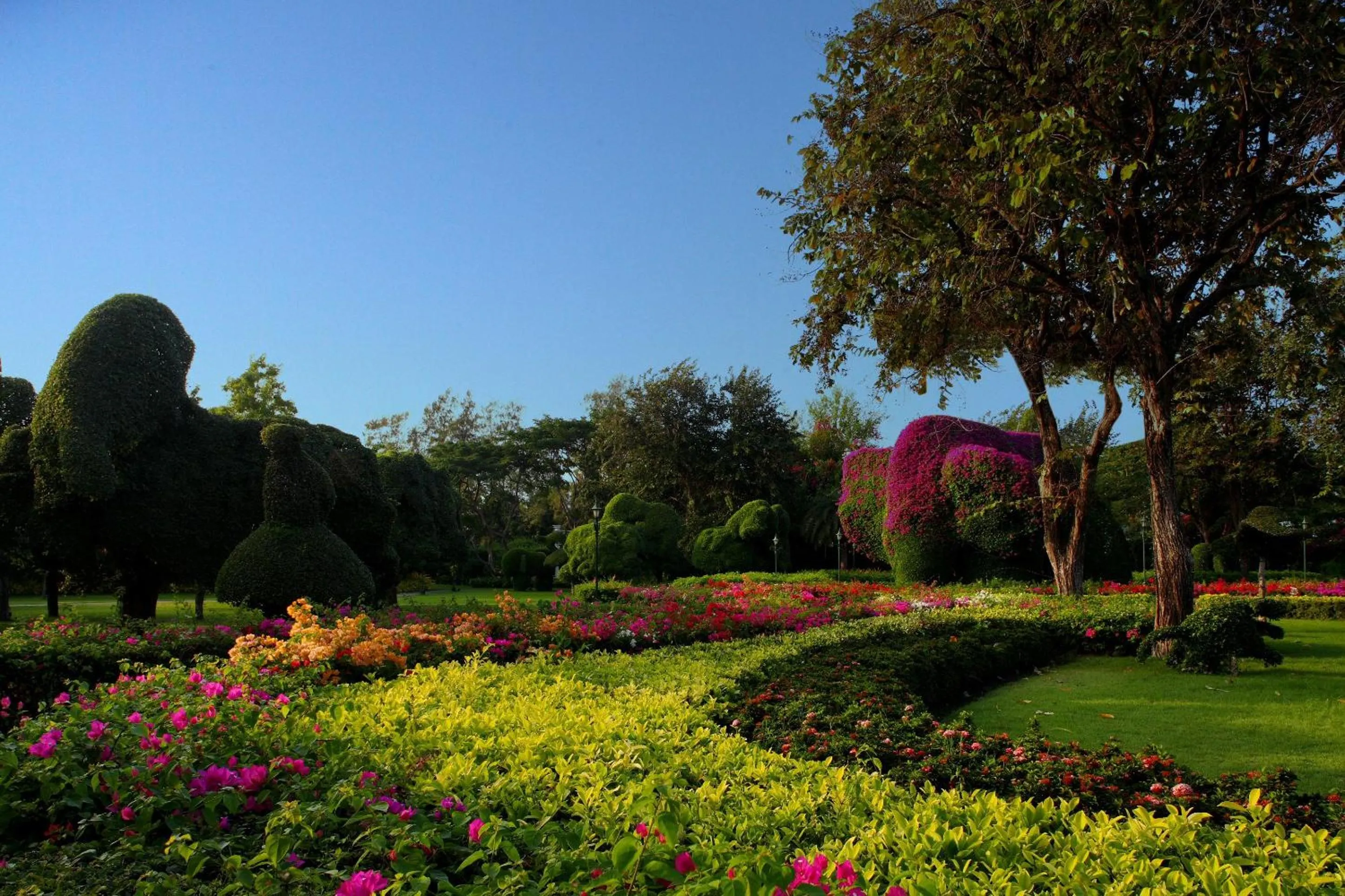 Garden in Centara Grand Beach Resort & Villas Hua Hin