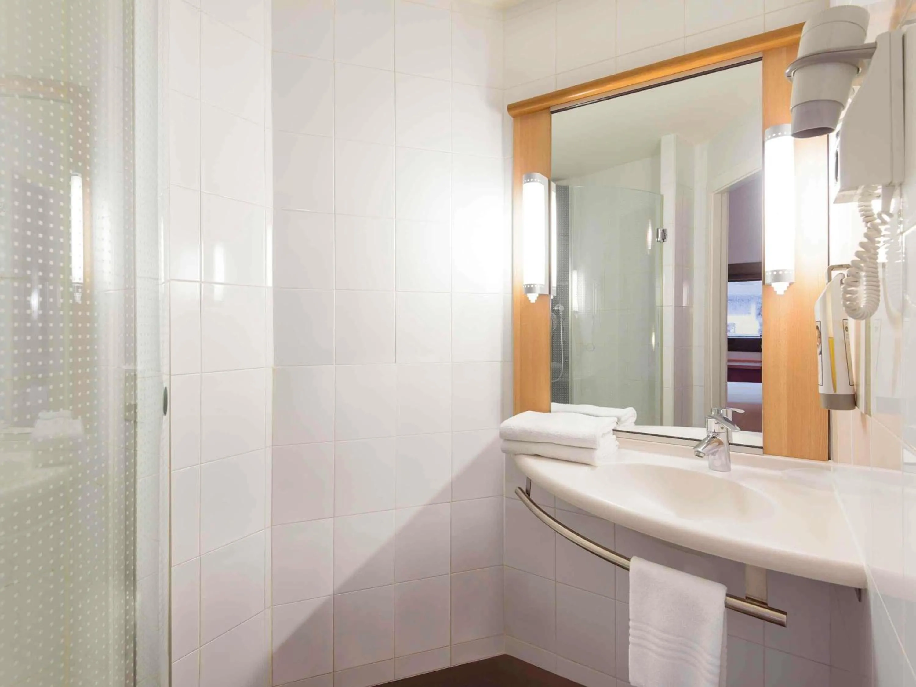 Bedroom in Ibis Bilbao Centro