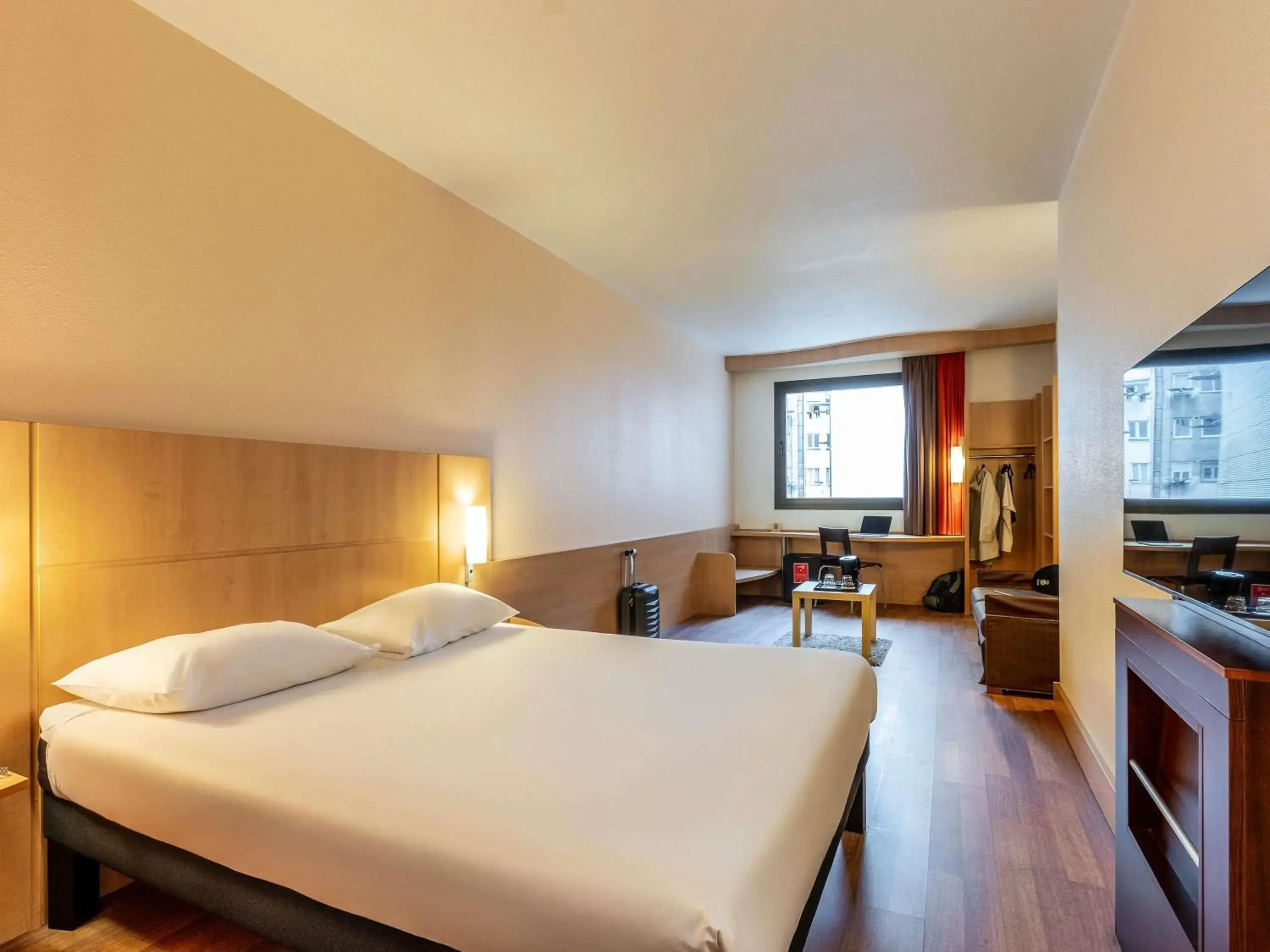 Bedroom, Bed in Ibis Bilbao Centro Bedroom, Bed in Ibis Bilbao Centro