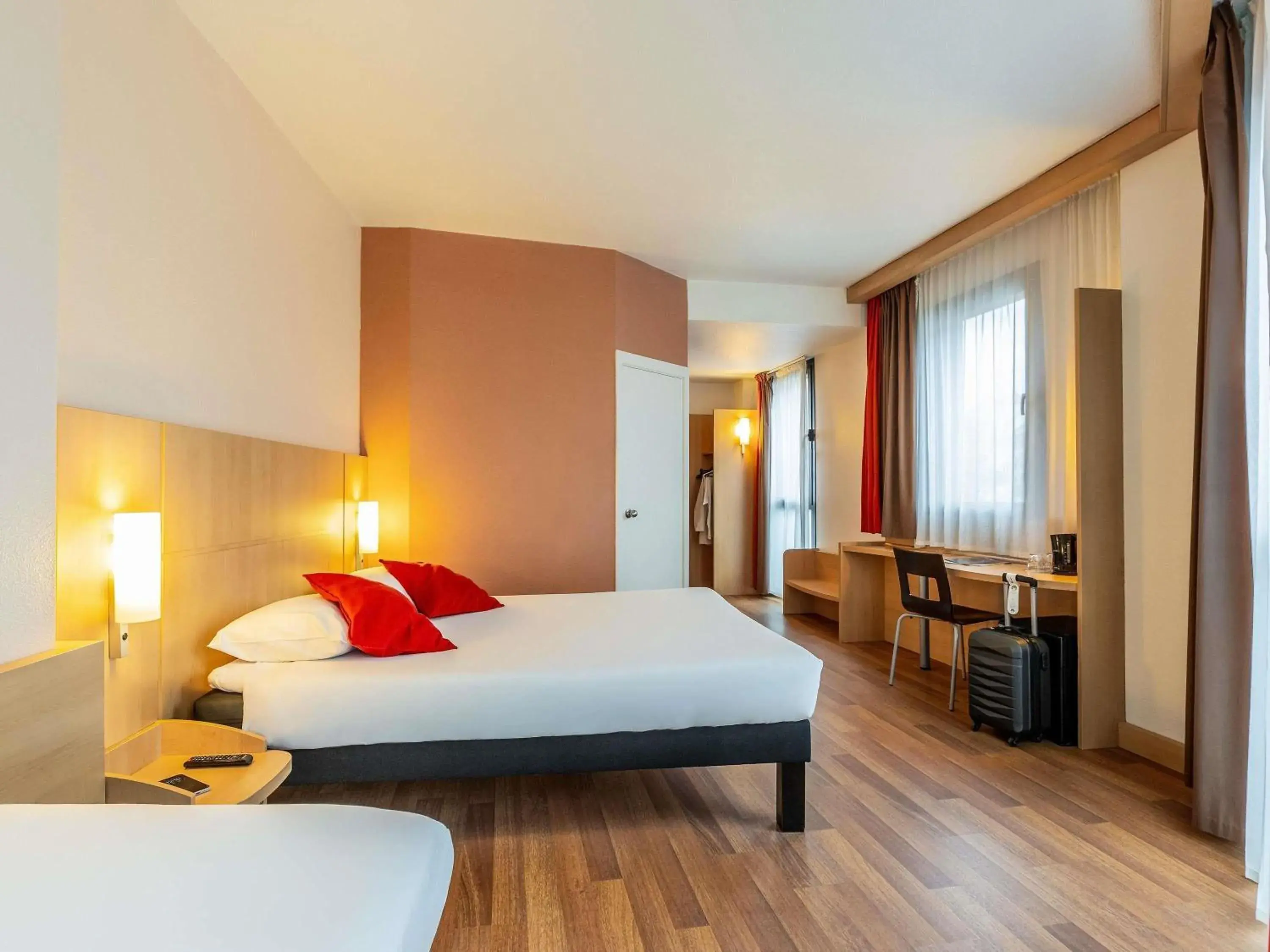 Bedroom, Bed in Ibis Bilbao Centro Bedroom, Bed in Ibis Bilbao Centro