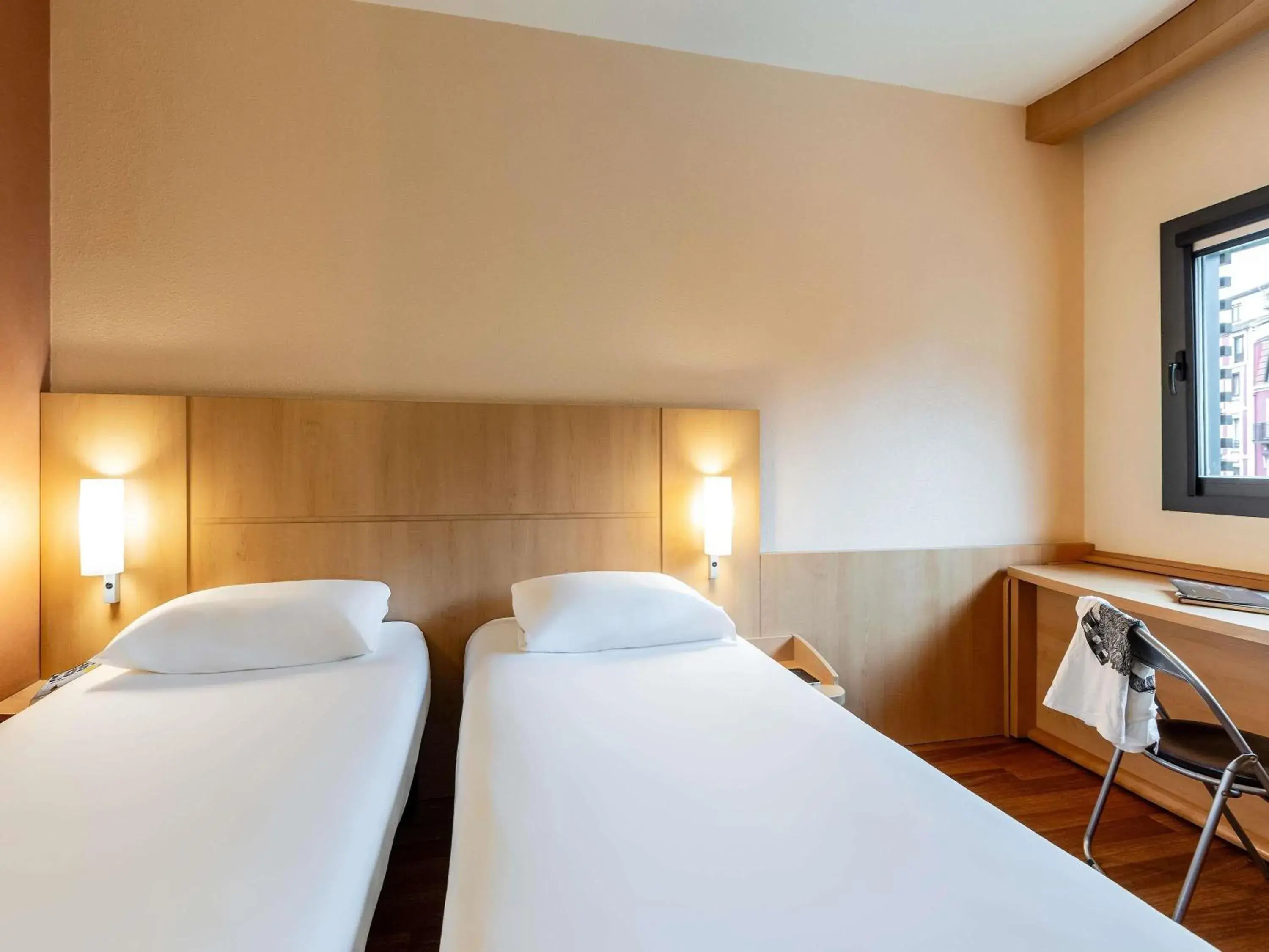 Bedroom, Bed in Ibis Bilbao Centro Bedroom, Bed in Ibis Bilbao Centro