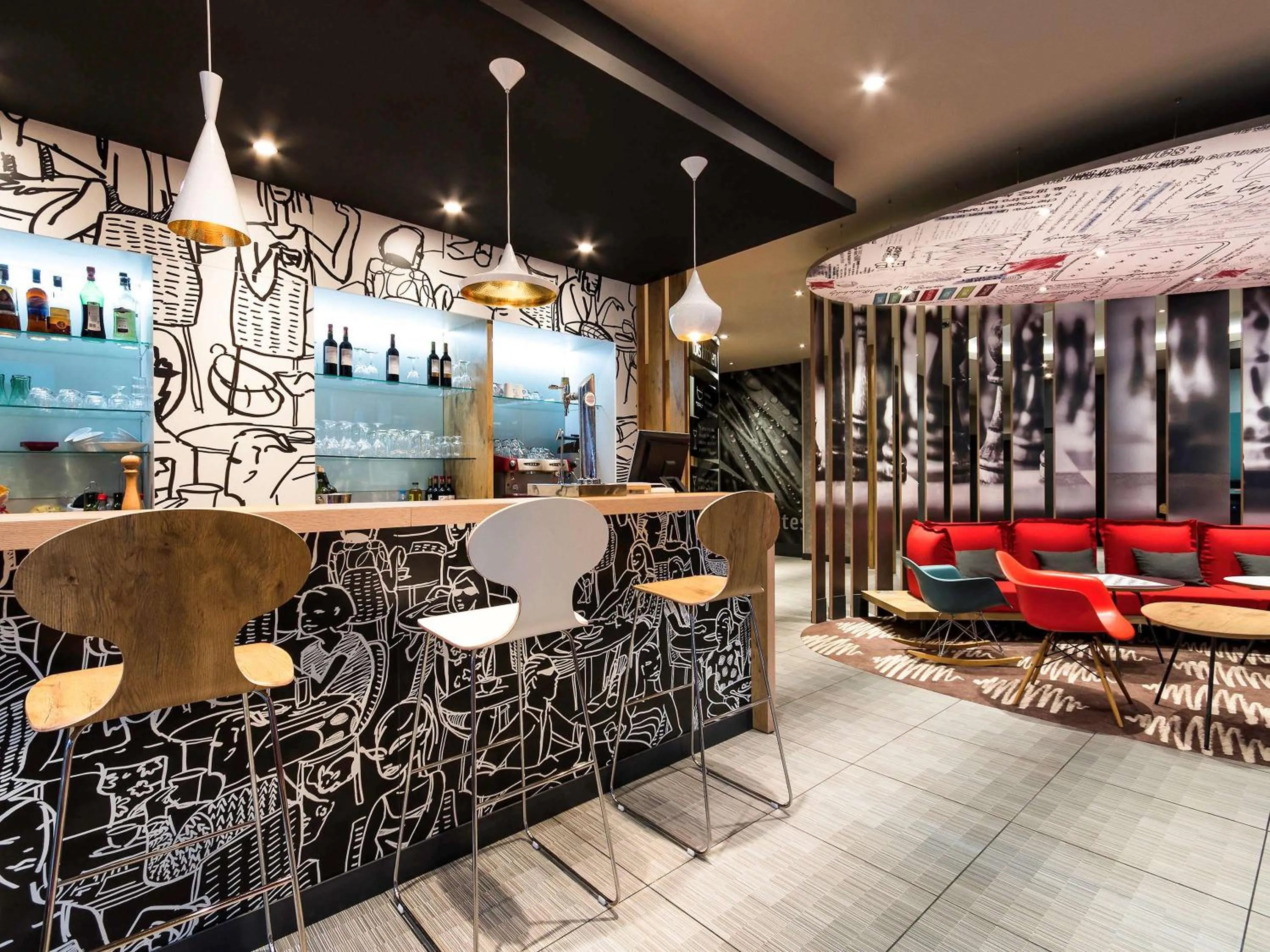 Lounge or bar in Ibis Bilbao Centro