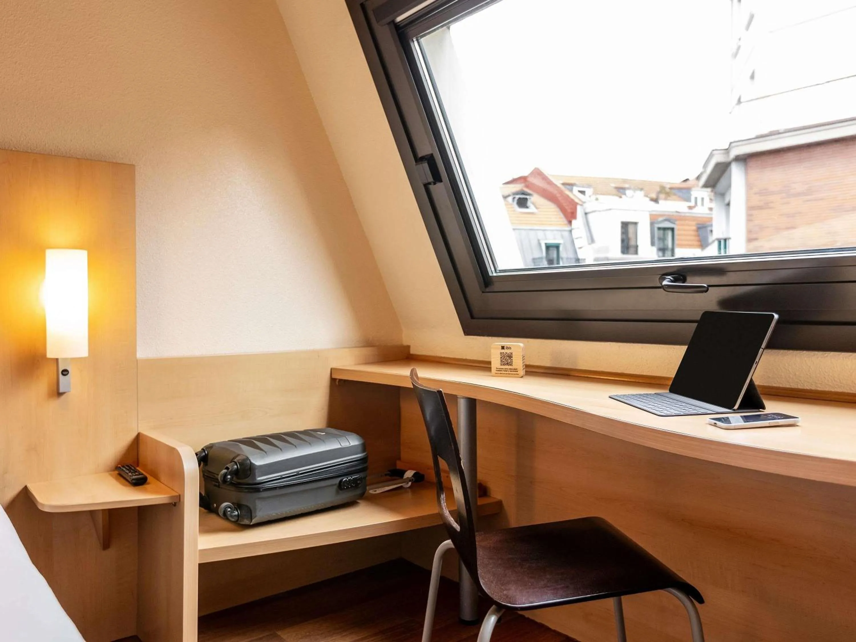 Bedroom in Ibis Bilbao Centro