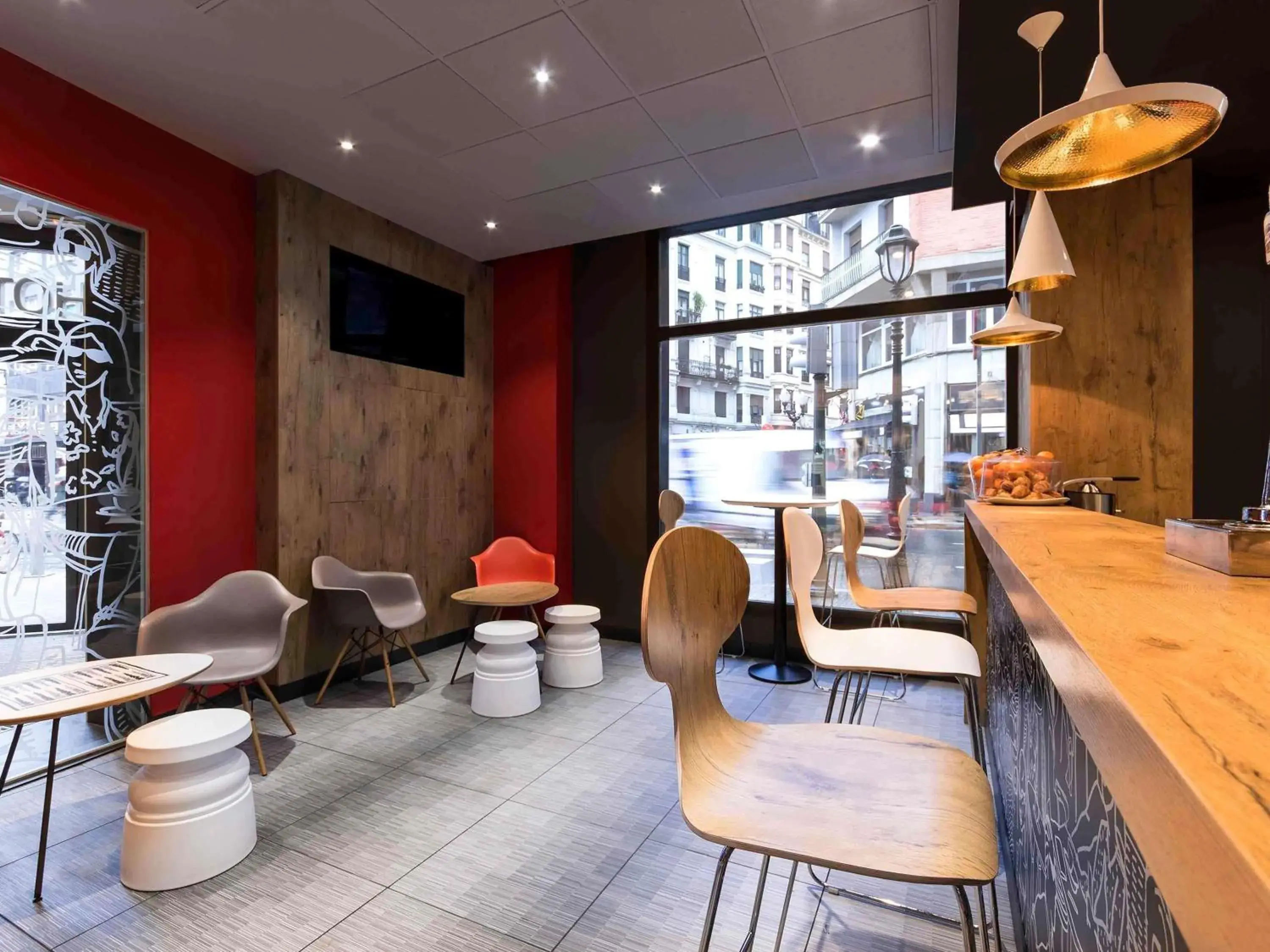 Lounge or bar in Ibis Bilbao Centro Lounge or bar in Ibis Bilbao Centro