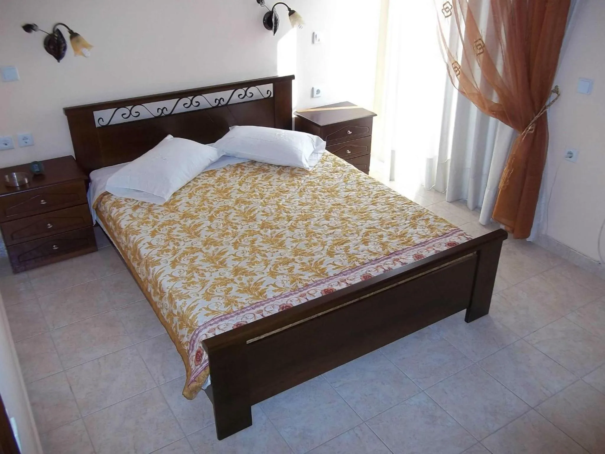 Bedroom, Bed in Toula's Apartments